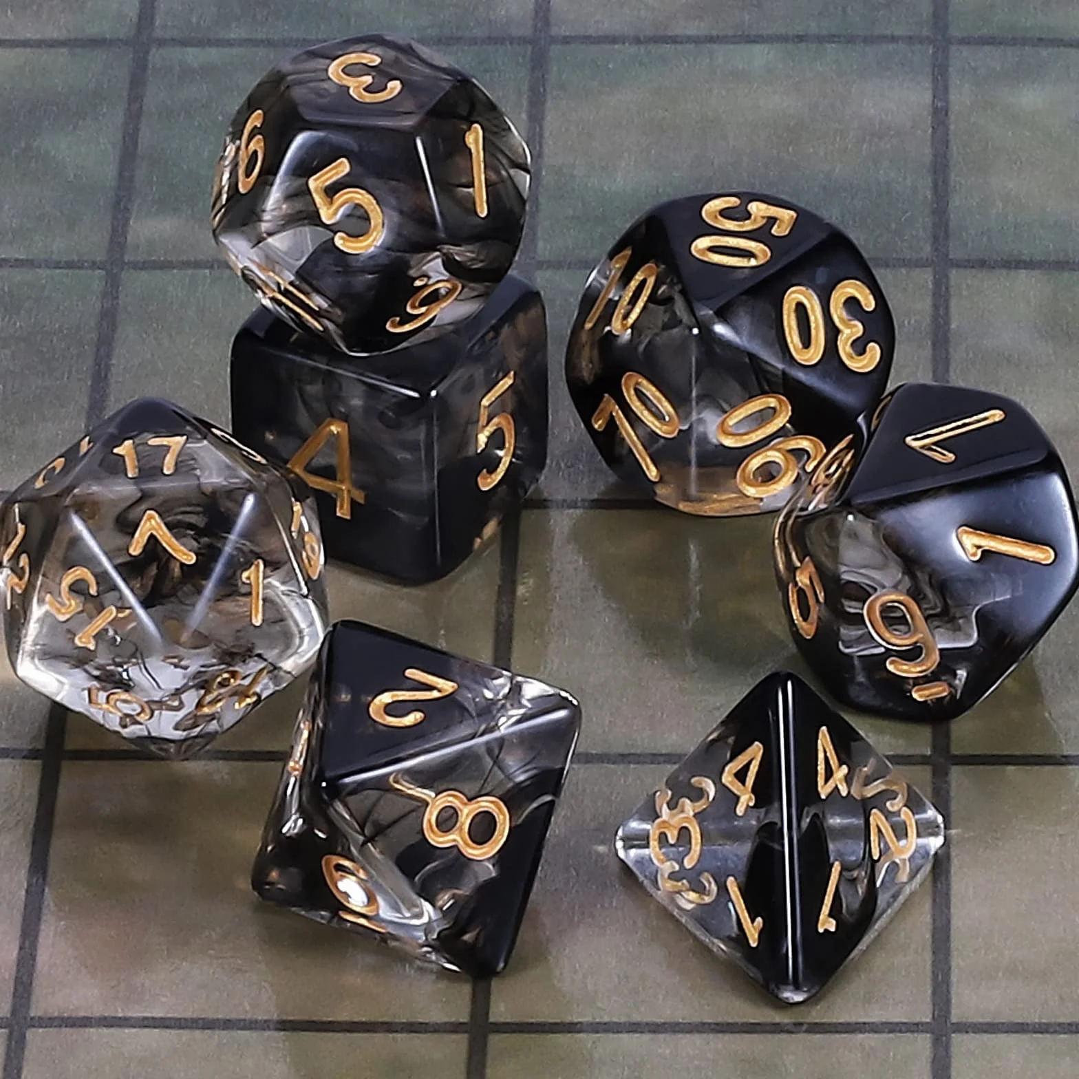 QMAY DND - Juego de dados poliédricos de 7 piezas para Dungeon and Dragons MTG RPG D&D D20, D12, D10, D%, D8, D6, D4 (seda flotante negra transparente)