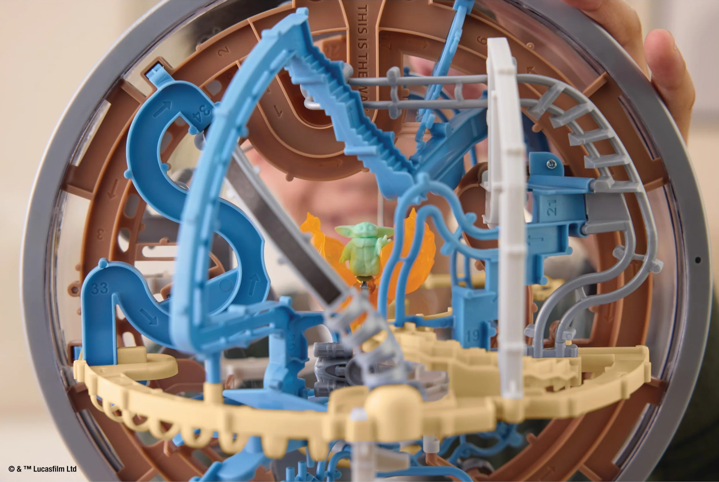 Spin Master Games Perplexus Star Wars - The Mandalorian - Laberinto de Bolas 3D con 80 obstáculos galácticos del Universo Star Wars con botón Giratorio Interactivo, a Partir de 8 años