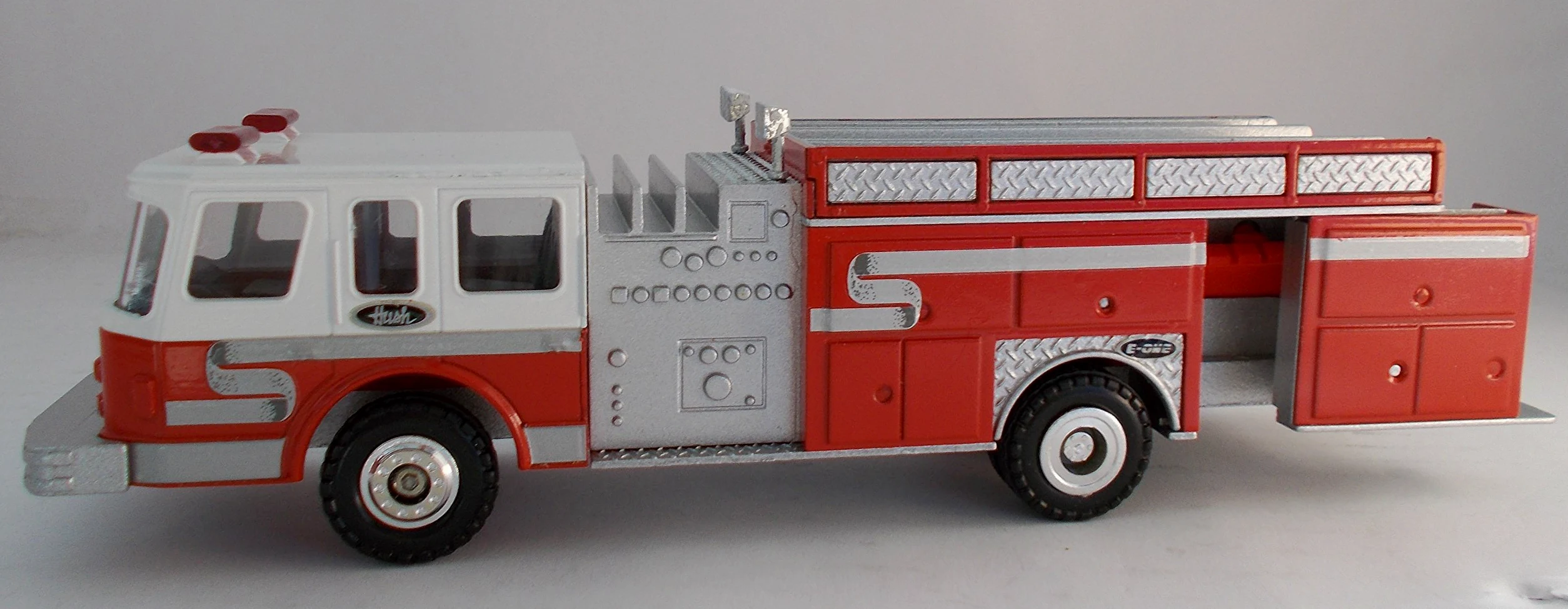 CONRAD - CON5510 - Camion de pompier américain Hush Pumper - 1/50