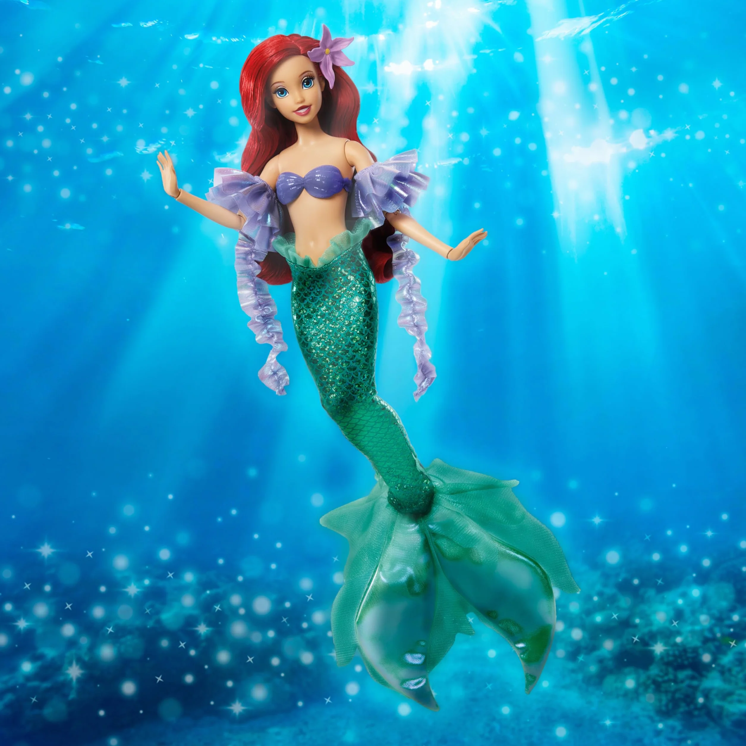 Mattel Disney Princesas Sparkling Princess Ariel Muñeca y Accesorio con Cola extraíble, Mangas y Pasador para el Pelo con Flor, Inspirada en la película, JLK25