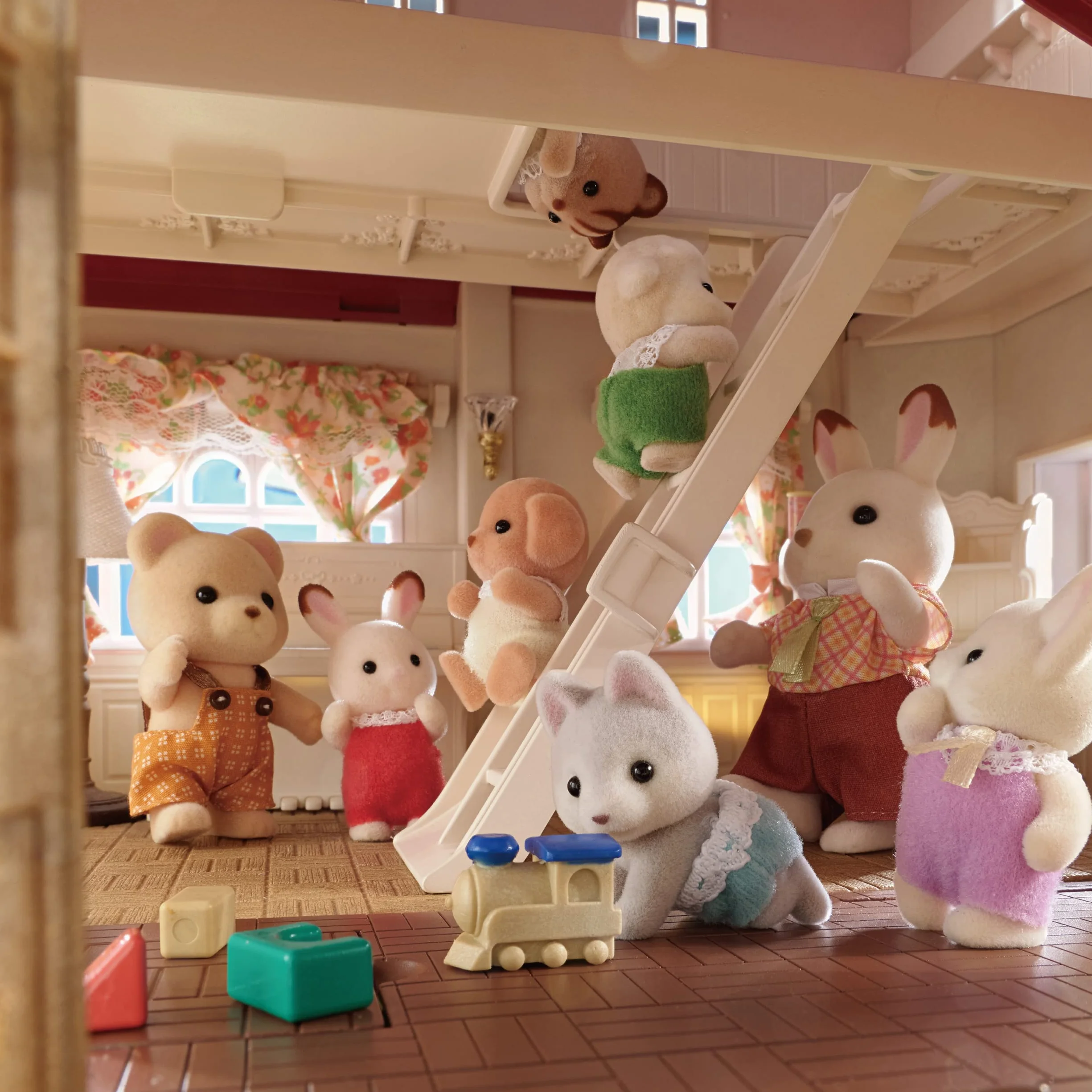 Sylvanian Families 5716 Casa con Luces - el ático secreto- Casa de Muñecas