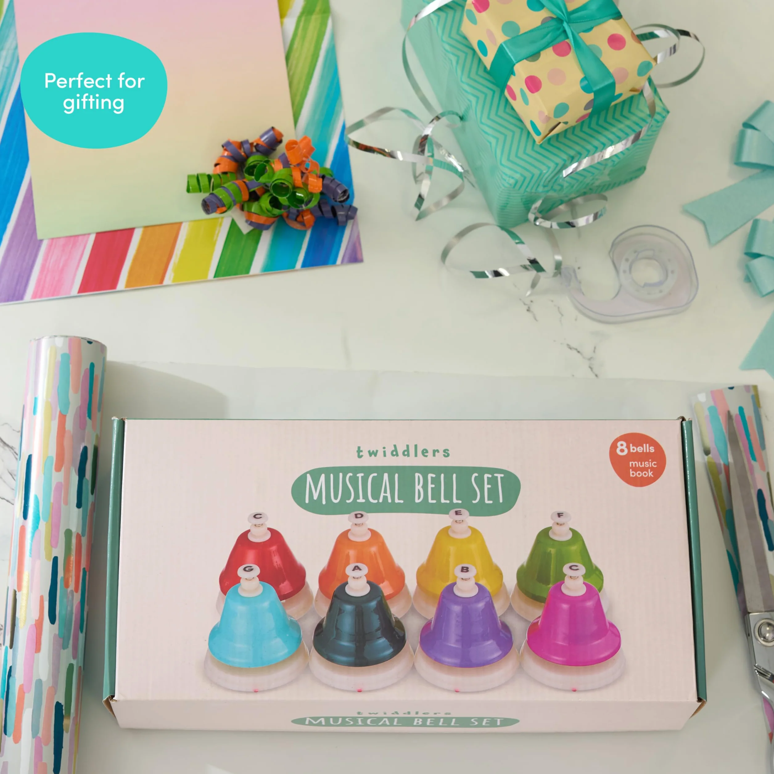 THE TWIDDLERS Campanas Musicales Arcoíris, Juego de 8 Campanas de Percusión de Mano para Niños, con Libro de Música