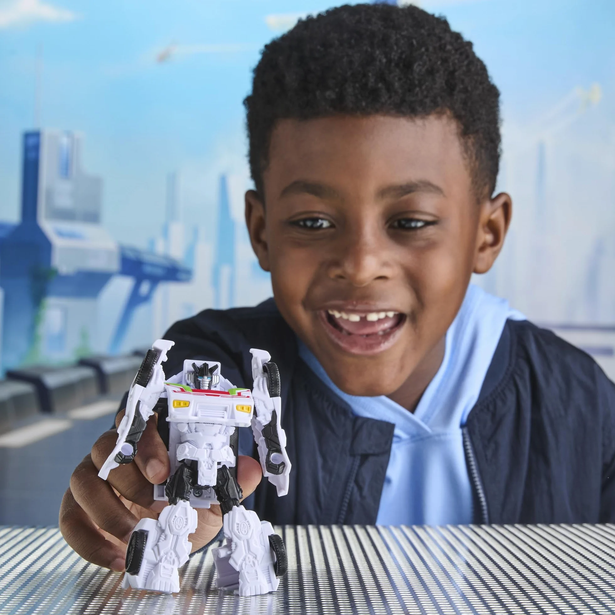 Transformers Hasbro Cyberworld, Wheeljack, Figura de Acción 2 en 1, Coche de Juguete para Niños y Niñas de 6 Años o Más, Color Blanco y Rojo, Diversión y Acción, Coleccionable, Idea Regalo