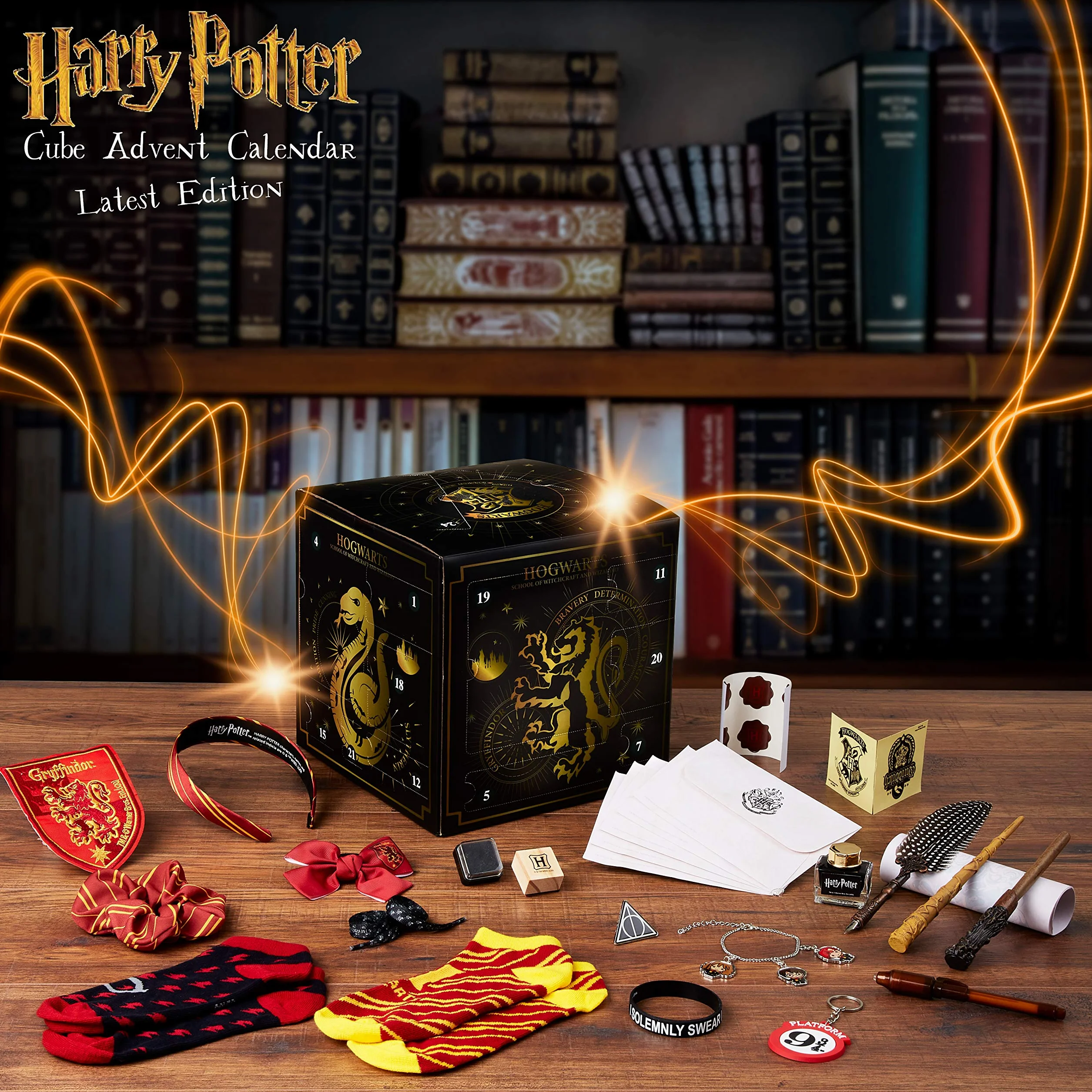 Harry Potter Calendario Adviento 2025 con 24 Sorpresas, Papelería, Accesorios para el Cabello, Calcetines, Boligrafo Divertido, Bolsa Hogwarts (Negro Cube)