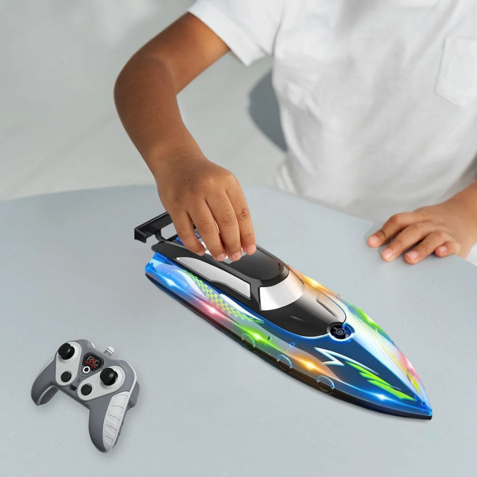 Lancha Teledirigida para Juegos Acuáticos, Embarcación Radiocontrolada para Niños, Modelo de Barco Rápido E Impermeable con Iluminación Integrada, Azul