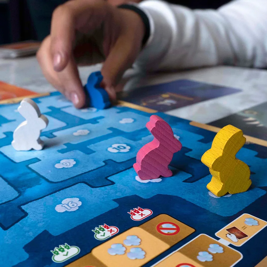 Asmodee Dixit, Una Imagen Vale más Que mil Palabras, Juego de Imaginación y Creatividad Ganador de Varios Premios, A Partir de 8 Años, De 3 a 8 Jugadores, 30 Minutos por Partida, Español