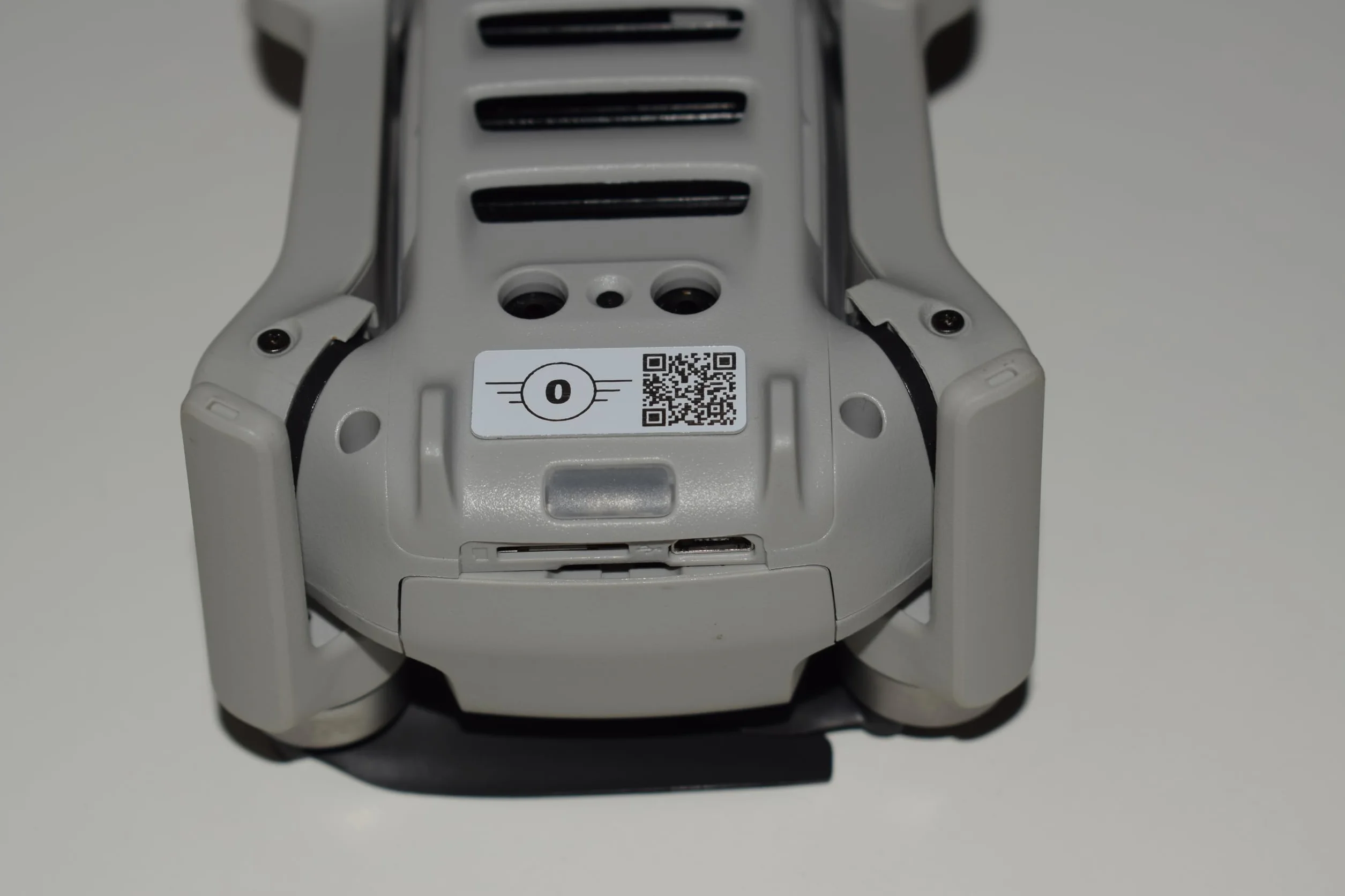 ● Pack 1 Uds. ● Placa Identificativa para Drones ● Placas para Dron CUMPLEN requisitos normativa EASA ● Tamaño Personalizados para Todos los Modelos de drone (Marcado de Clase EASA)