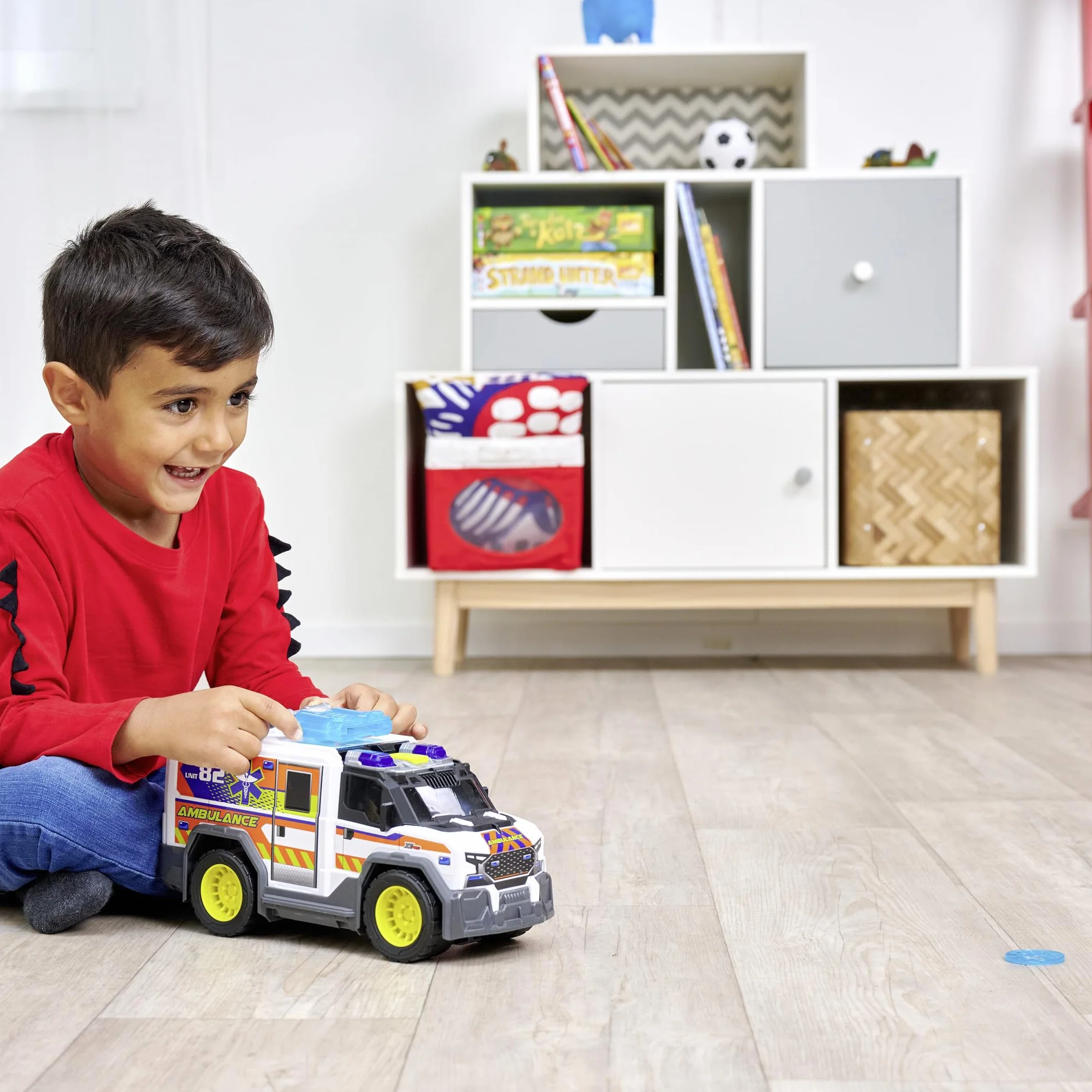Dickie Toys City Heroes Ambulancia 30cm con luz y Sonido, rampa para Camilla,Compartimento de almacenaje y Lanzador de Discos. A Partir de 3 años (203306024)