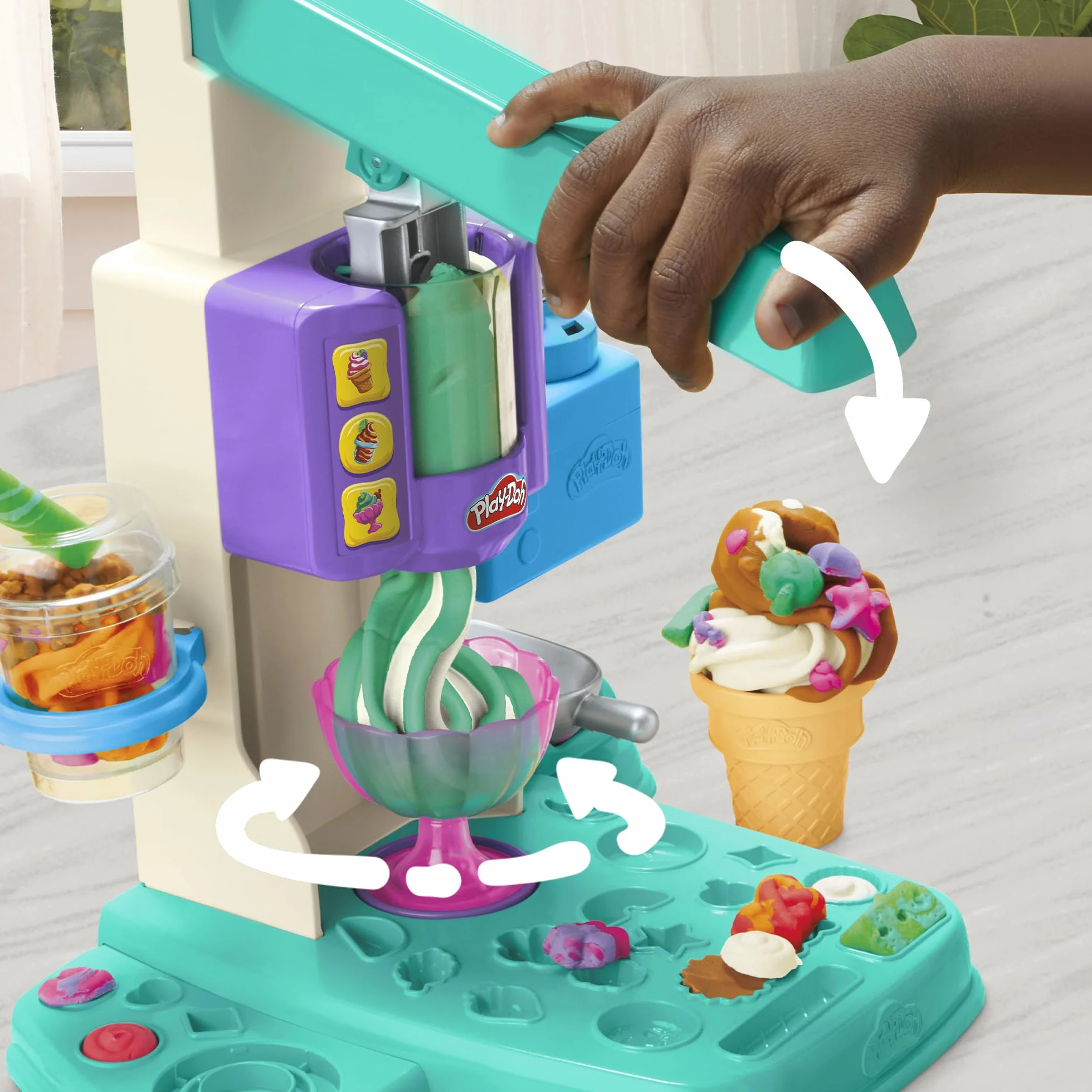 Play-Doh Hasbro Heladería Multicolor, Juego de Comida, 5 Botes de Plastilina de Colores, Manualidades para Niños y Niñas a Partir de 3 Años, Juguete Creativo, Moldes de Helado