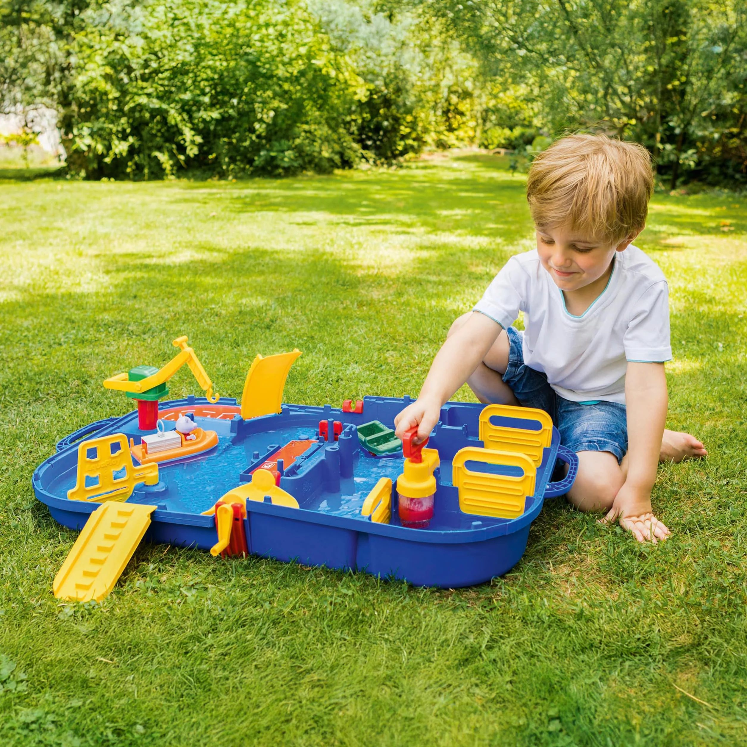 AquaPlay - LockBox - Waterway como maletín de Transporte con 27 Piezas, Juego Que Incluye 1 Hippo Wilma, Coche Anfibio y Bote contenedor, para niños a Partir de 3 años, 8700001516, Color Azul