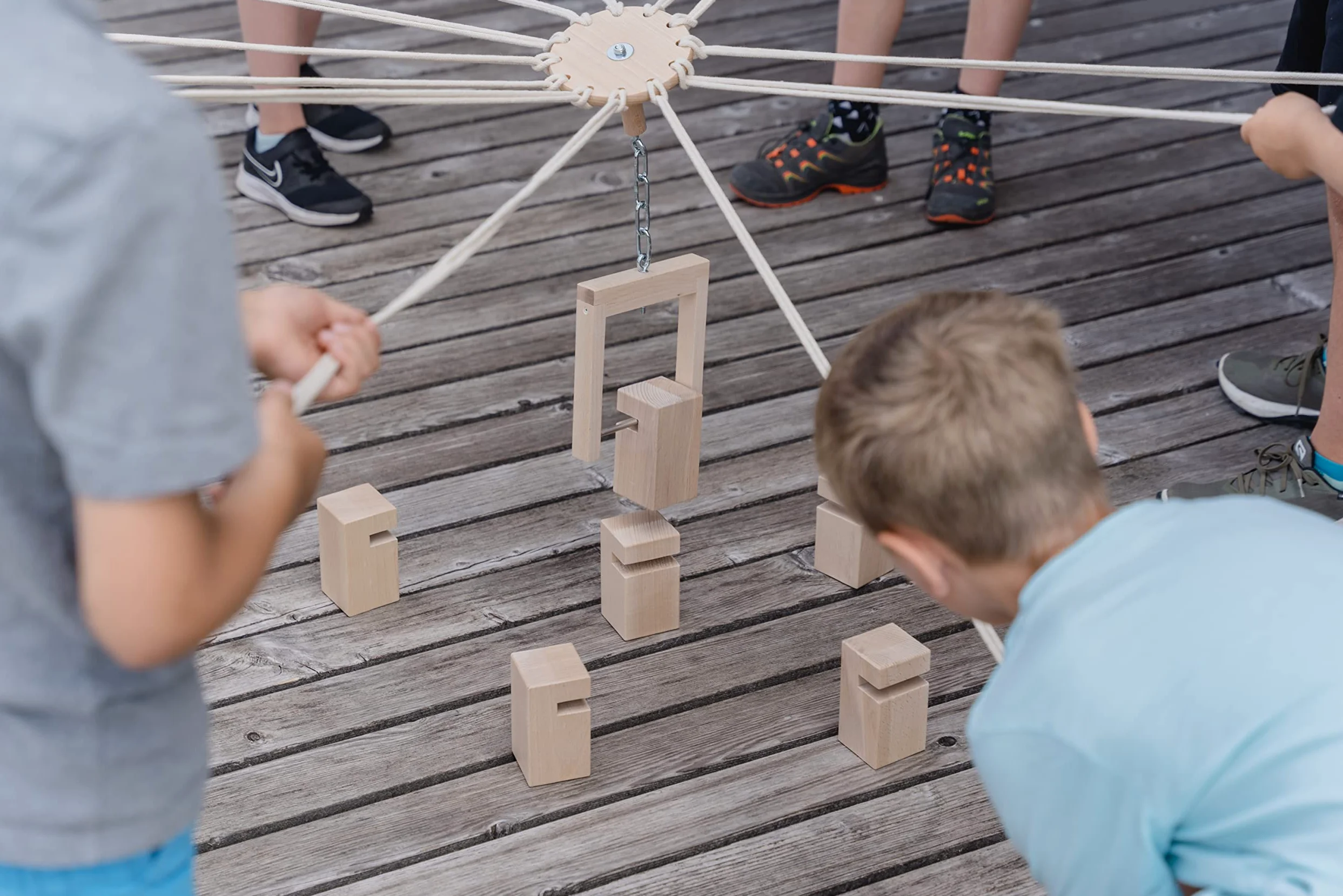 Torre de Froebel Infantil - Juego de Equipo para niños pequeños de 4 a 7 años - El Original de Madera de Haya Local - con Bolsa de Transporte - Multicolor o Natural