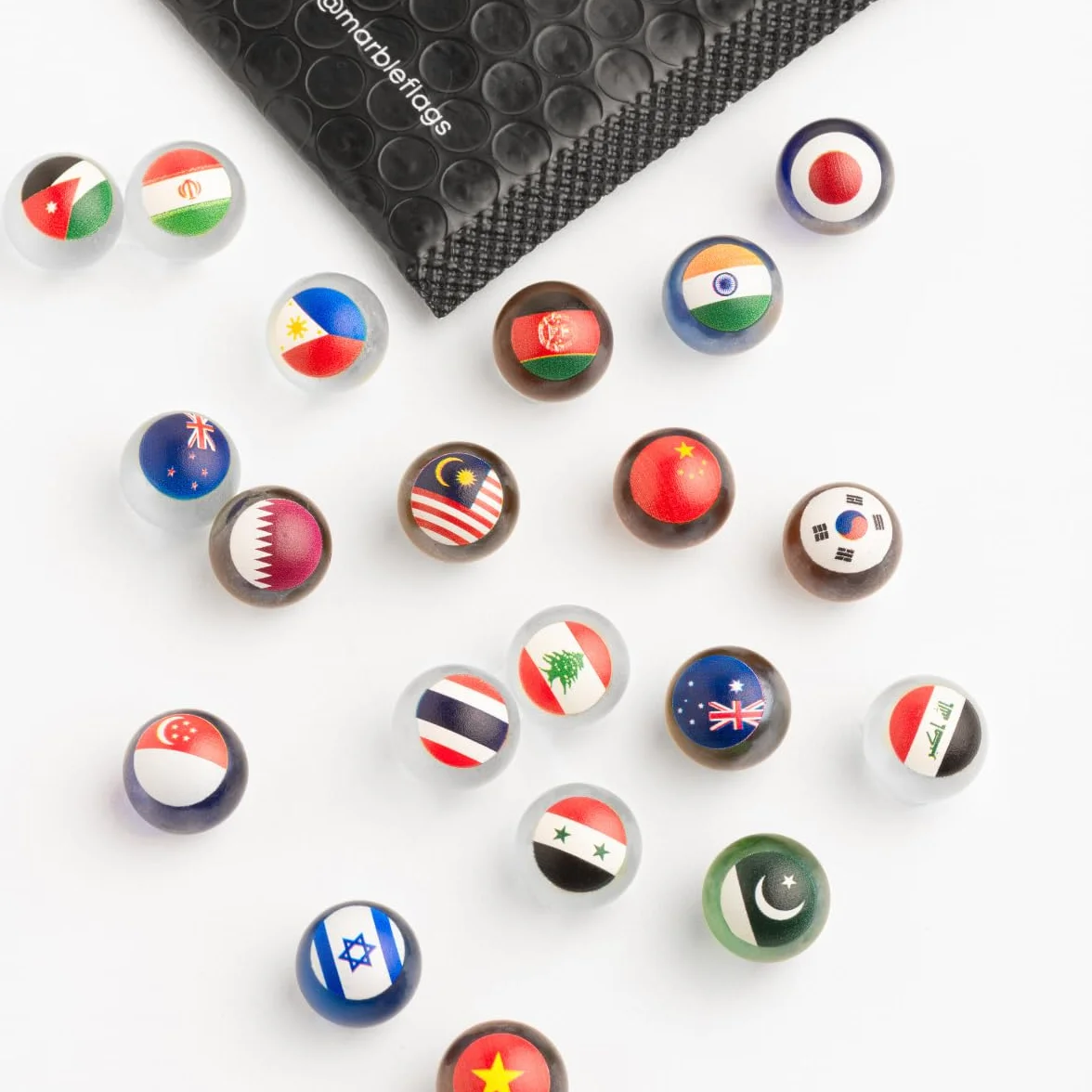 3 Paquetes Colección de Canicas con Banderas de Paises | 10 Banderas Aleatorias por Paquete | Small World Collection