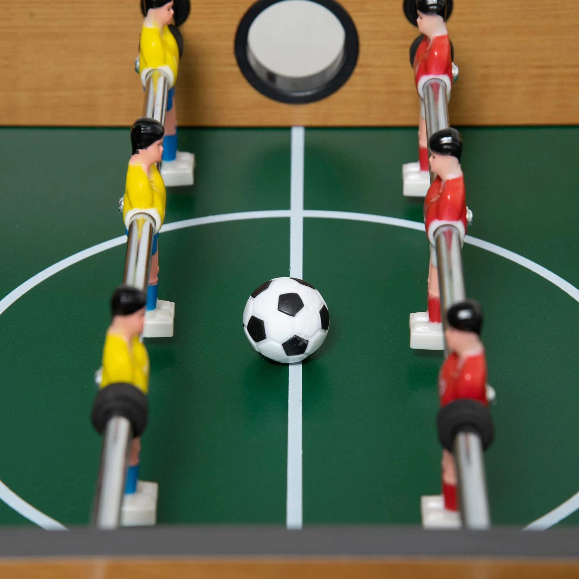 HOMCOM Futbolín de Mesa, Cuerpo Madera Resistente, Juego Mesa de Fútbol con 18 Jugadores, 2 Bolas, 6 Asas y 2 Marcadores de Puntos para 2-4 Personas, 70x37x22 cm, para Niños de 6+ Años y Adultos