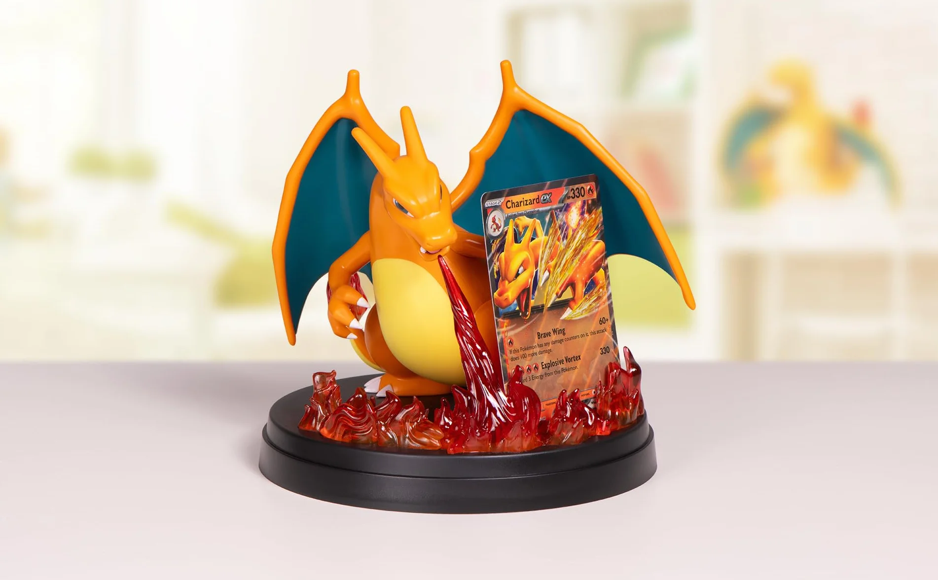 Pokémon: Colección superprémium Charizard ex (3 Cartas holográficas de promoción, 1 Figura para exhibir una Carta y 10 Sobres de Mejora)