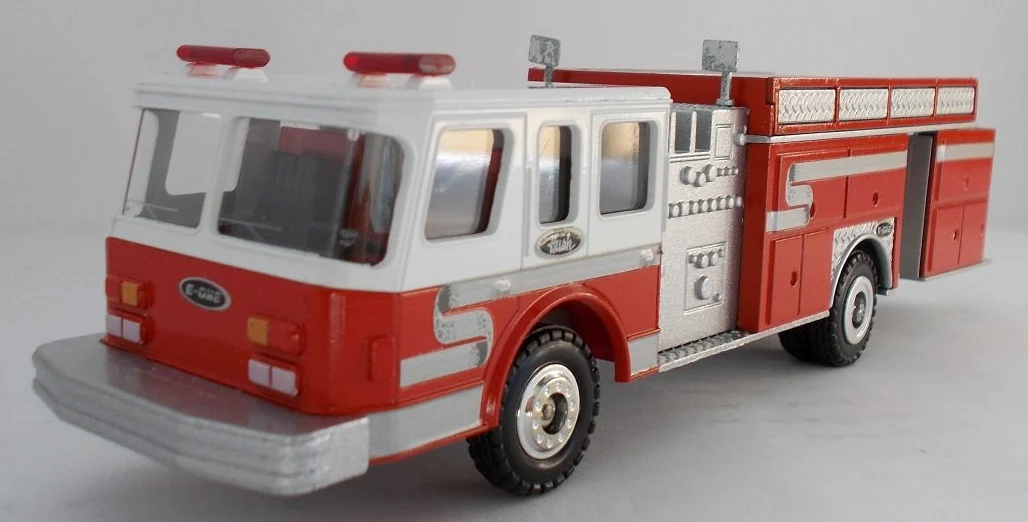 CONRAD - CON5510 - Camion de pompier américain Hush Pumper - 1/50