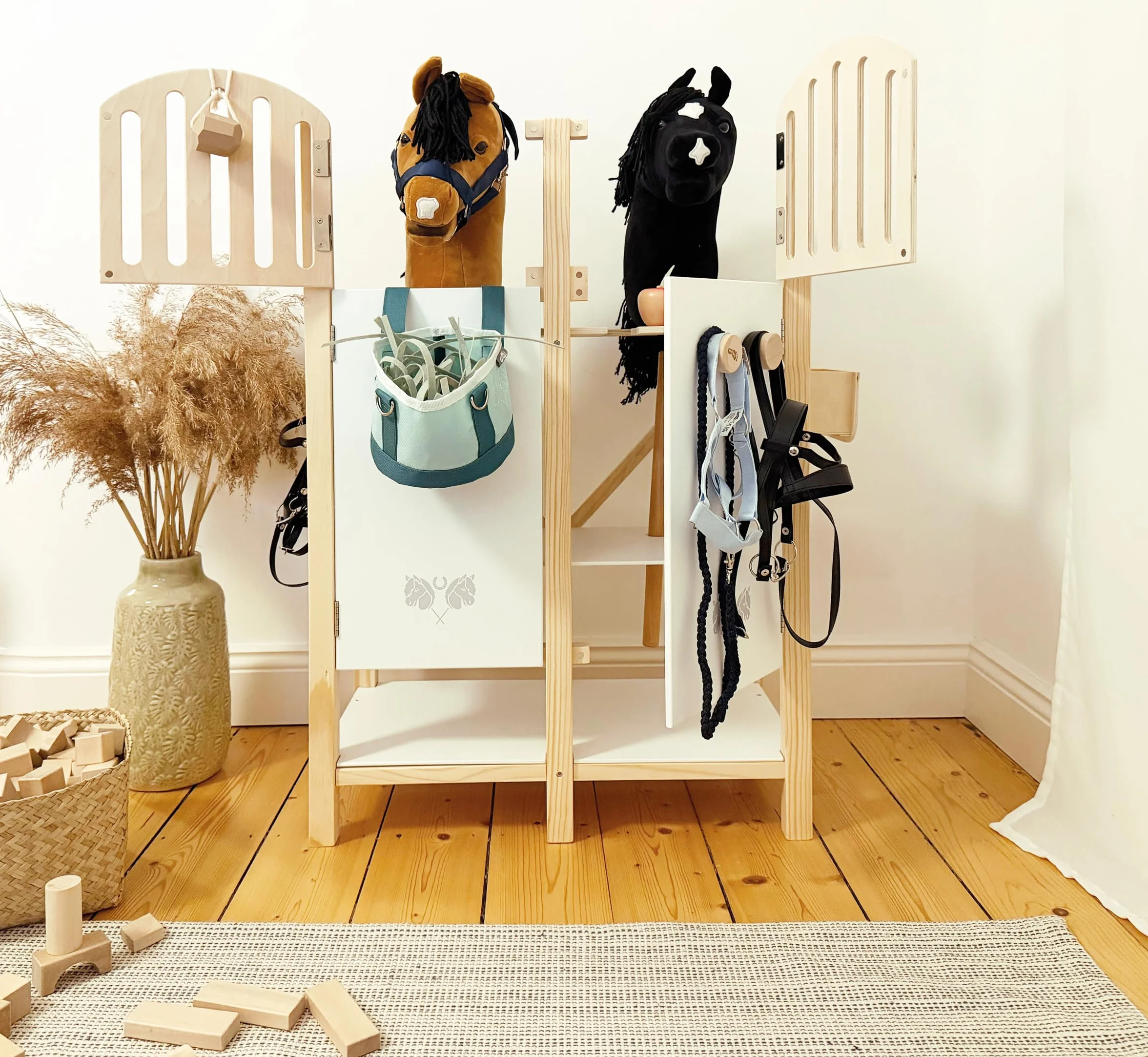 Small Foot Establo para Caballos Hobby, en Madera para Dos Caballos Hobby niños a Partir de 3 años, 12795