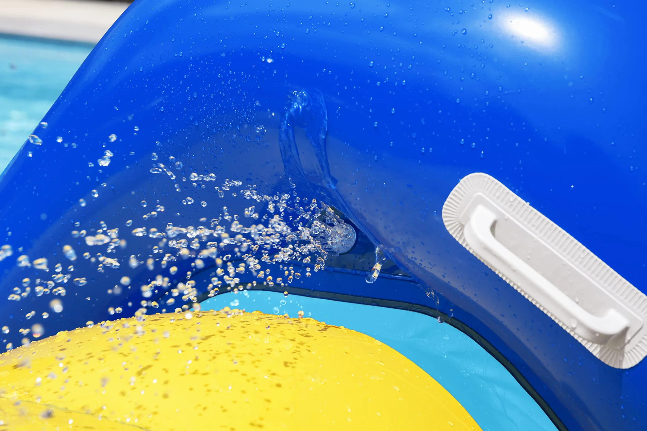 8'1" x 49" x 39"/2.47m x 1.24m x 1.00m Giant Pool Water Slide