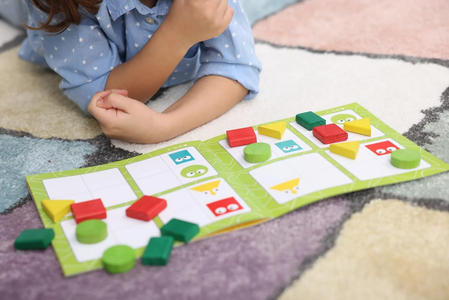 Sudoku Geométrico de Madera – Juguete Educativo 16 Piezas 20 Tareas – Estimula Lógica y Motricidad Fina – Desde 3 Años