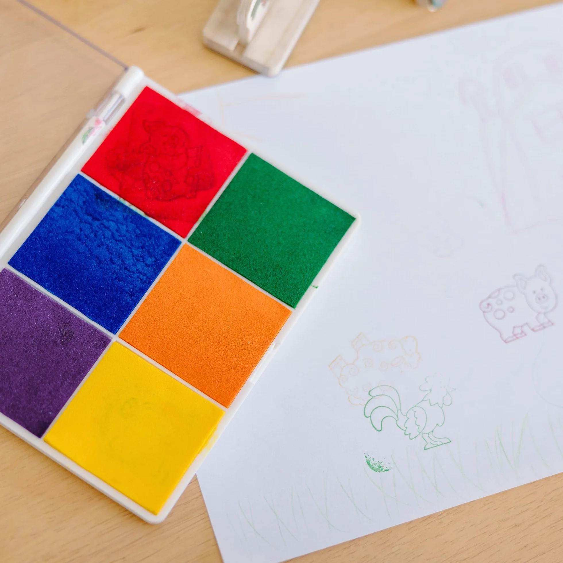 Melissa & Doug Almohadilla de tinta para estampar, Tinta lavable multicolor para sellos, Juguete creativo, Actividades creativas, Juego creativo para niños y niñas de 3 4 5 6 7 años
