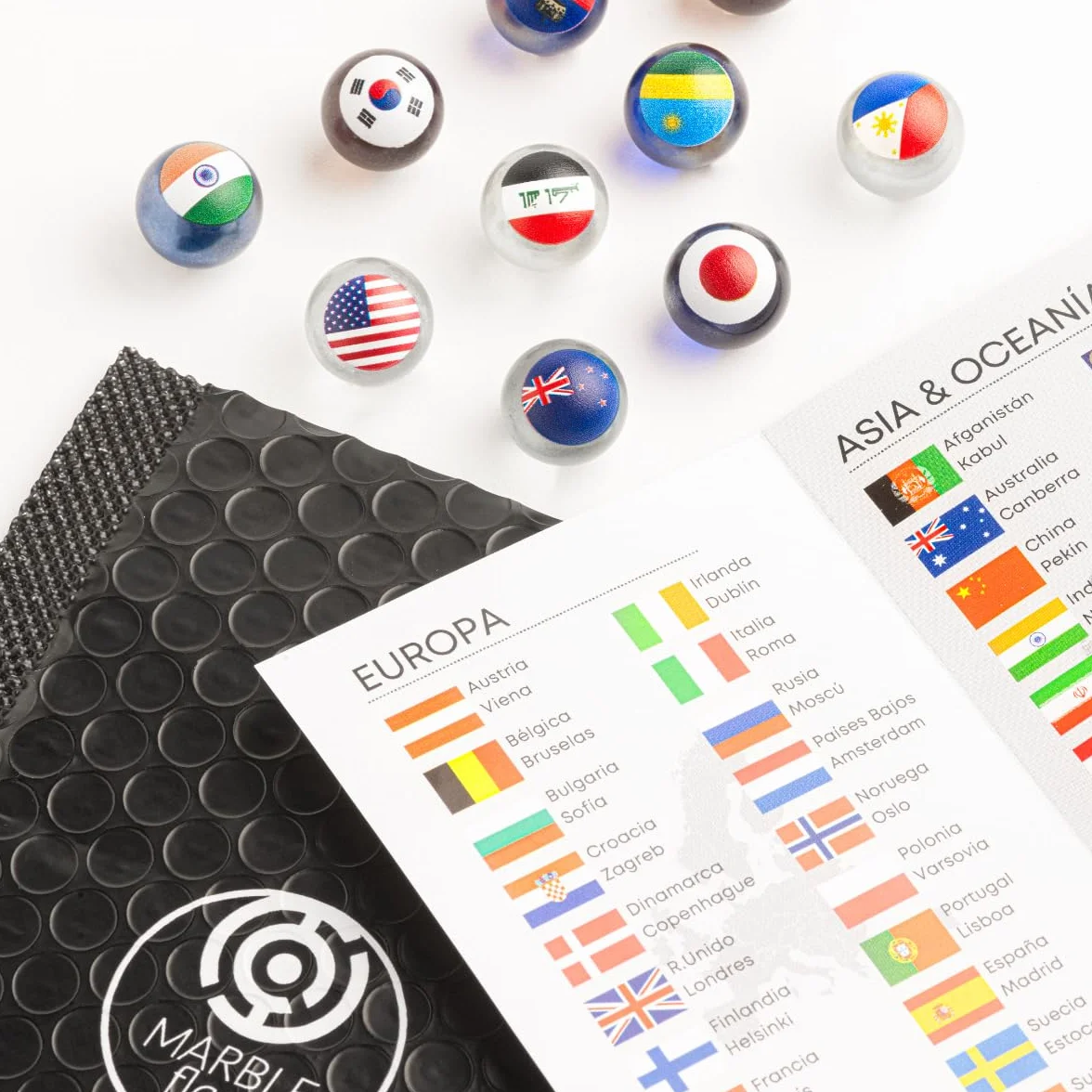 3 Paquetes Colección de Canicas con Banderas de Paises | 10 Banderas Aleatorias por Paquete | Small World Collection