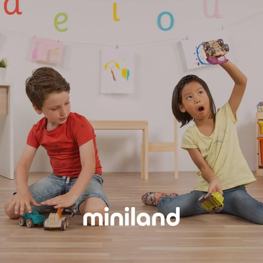 Miniland - Ropa para Muñeca de 21 cm, Accesorio de Ropa para Muñecos, Peto Y Camiseta De Invierno para Muñeco De 21 Cm