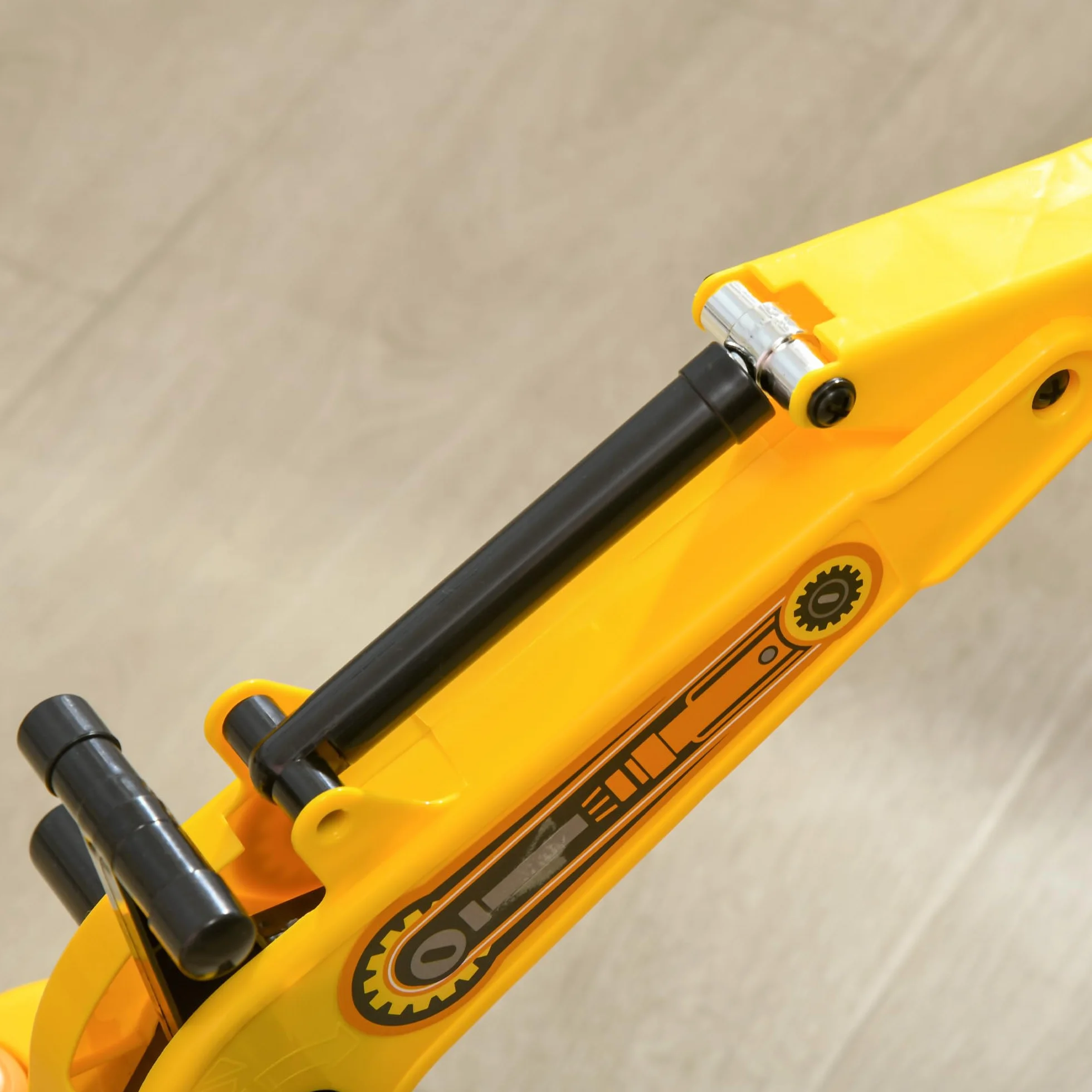 HOMCOM Excavadora sin Pedales para Niños de 18-48 Meses Excavadora Correpasillos Camión de Construcción con Asiento de Almacenamiento Pala Delantera y Bocina Carga 30 kg 78x24x58,5 cm Amarillo
