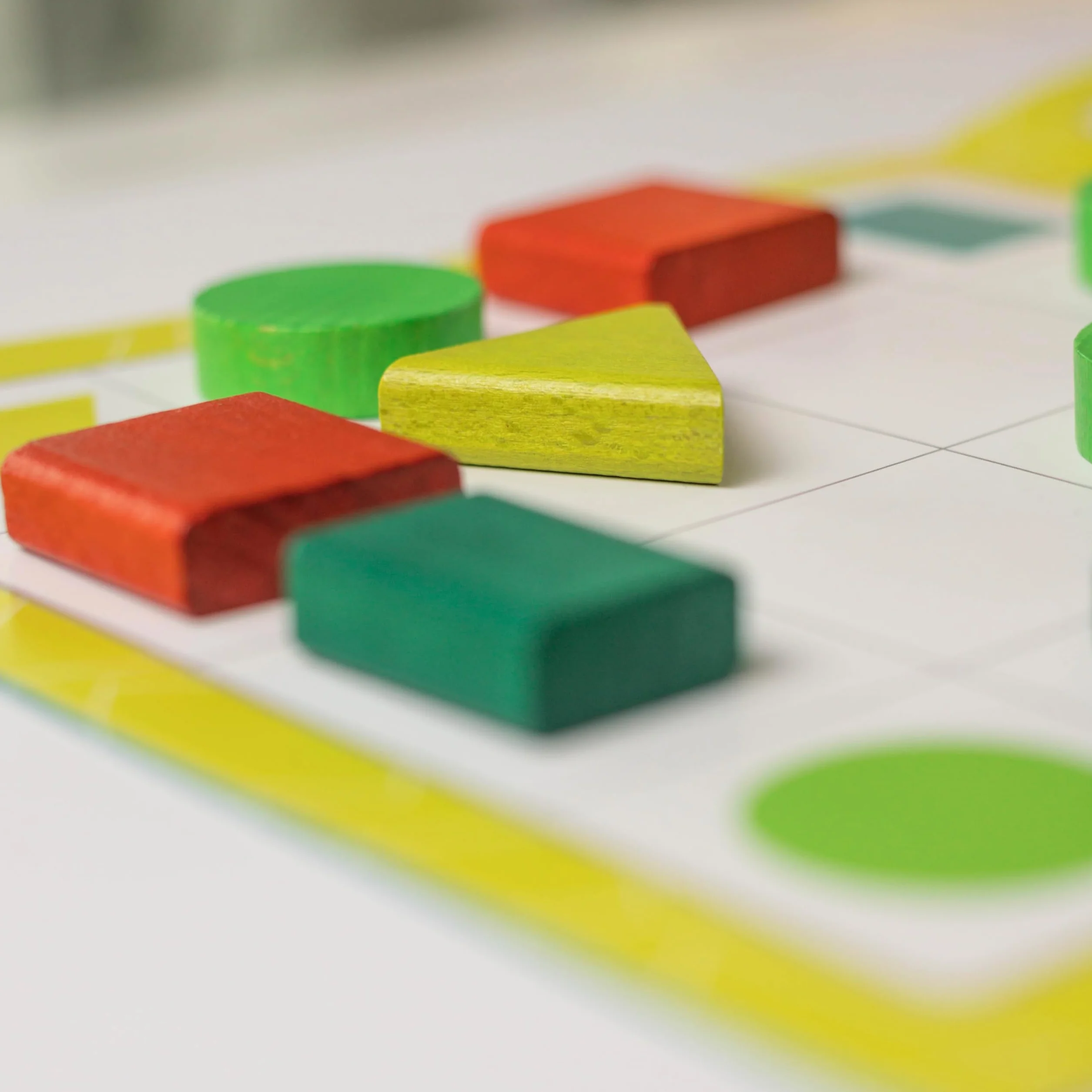 Sudoku Geométrico de Madera – Juguete Educativo 16 Piezas 20 Tareas – Estimula Lógica y Motricidad Fina – Desde 3 Años