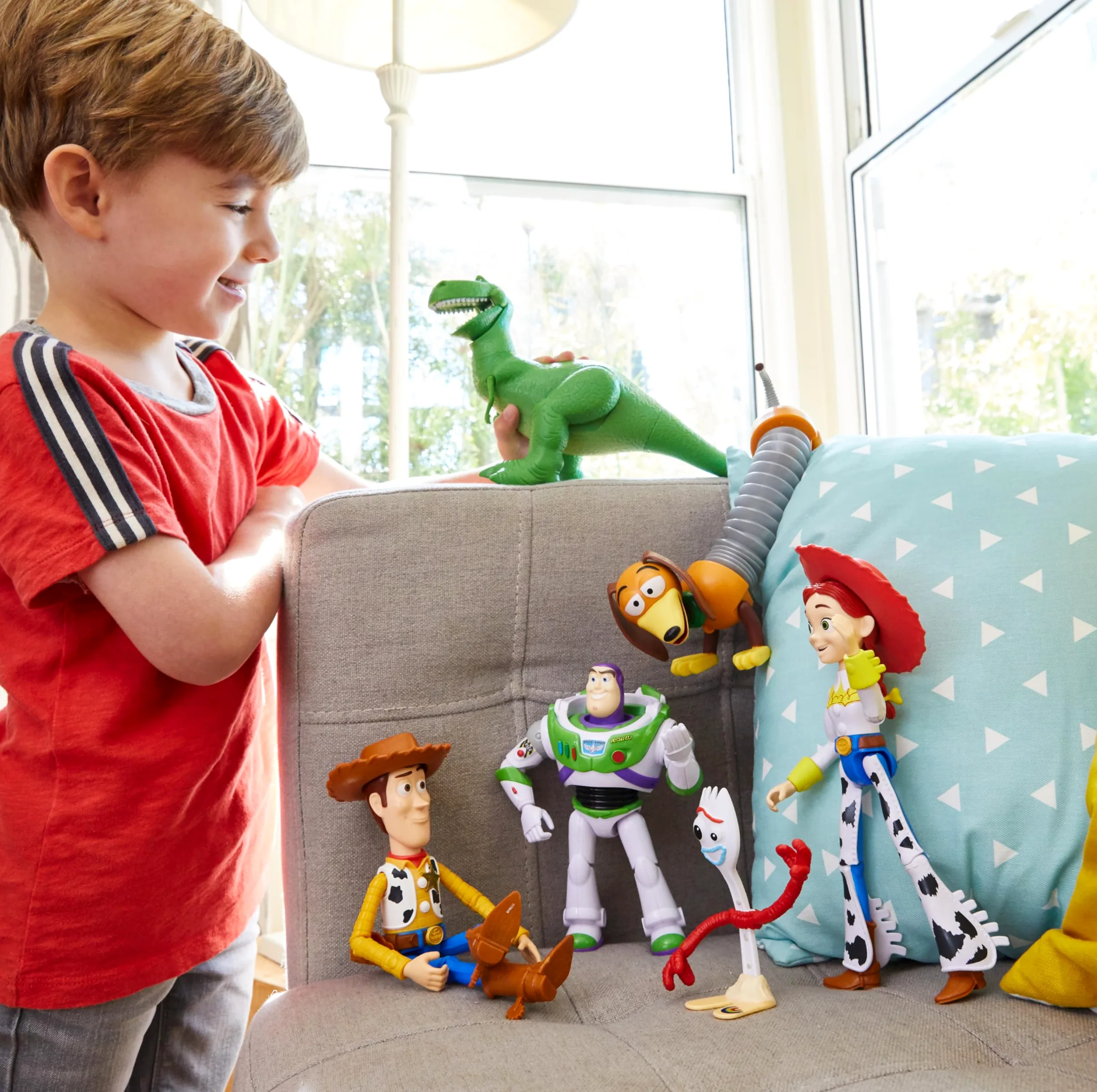 Mattel Disney Toy Story 4 Pack de 6 Amiguitos, figuras básicas de los personajes de la película (GDL54)