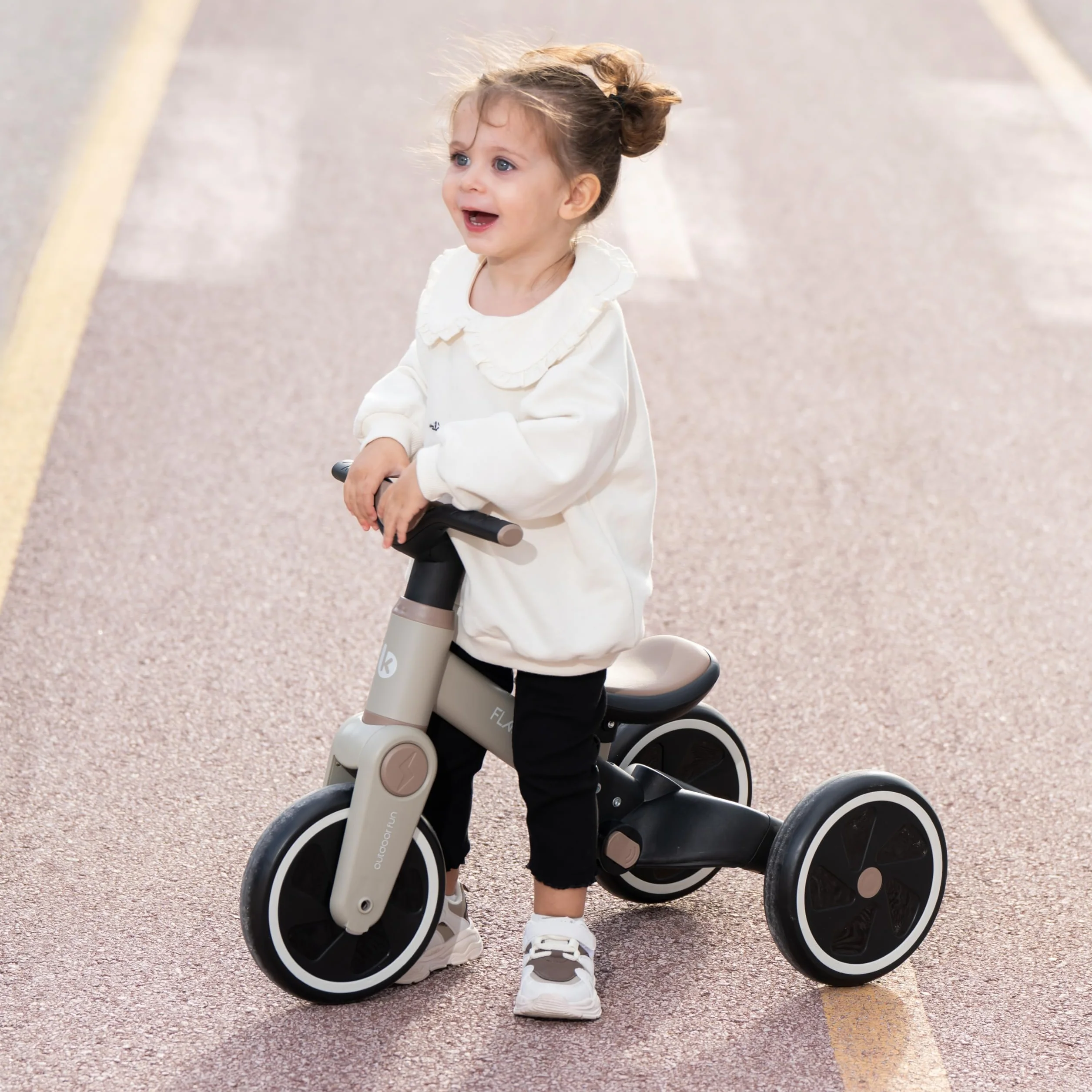 KikkaBoo Triciclo Evolutivo de Bebé 5 en 1 Flash, Desde 18 Meses a 4 Años, Transformable en Bicicleta Sin Pedales, con Manillar de Empuje Ajustable, Ligero, Ruedas EVA, Gris