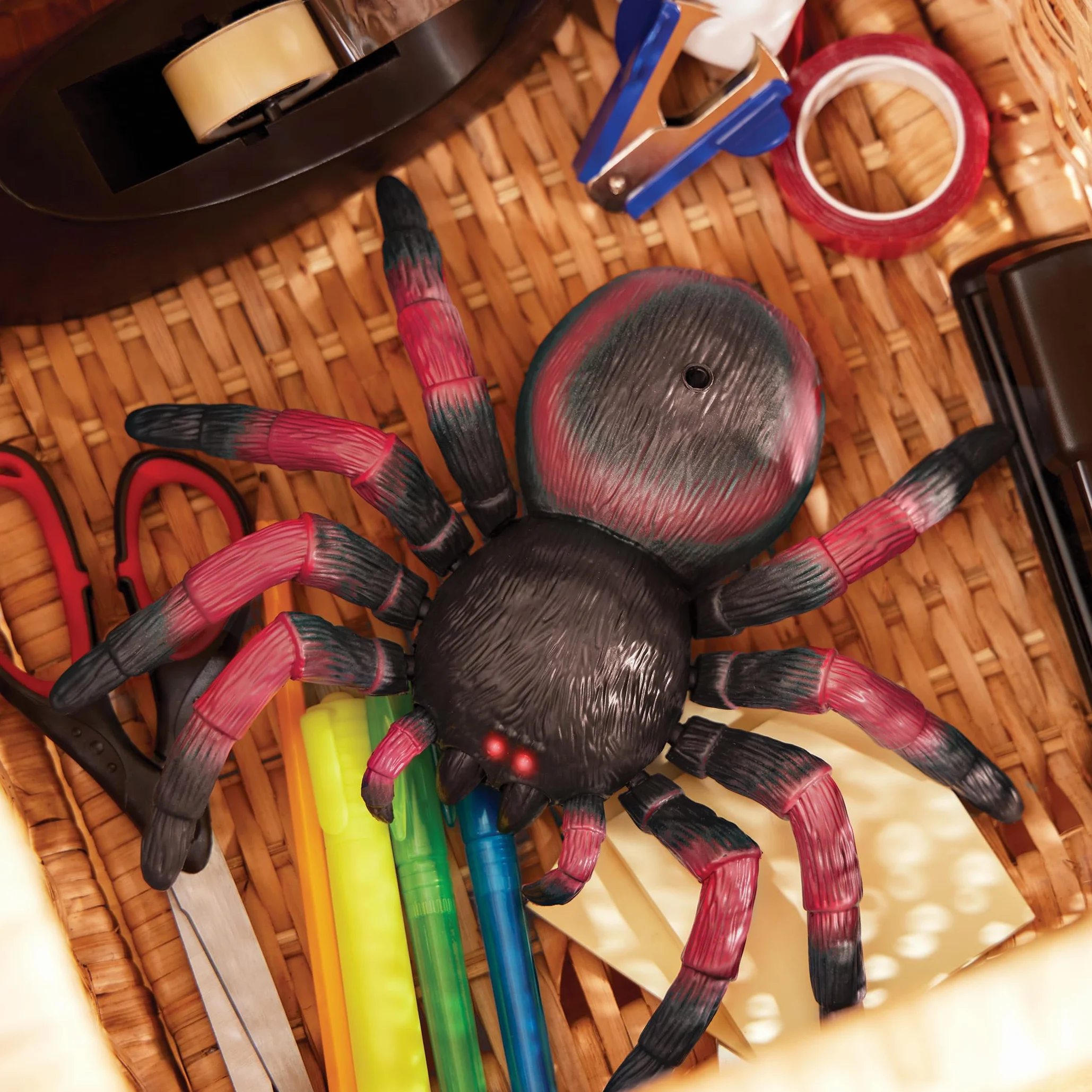 Terra by Battat - RC Spider: Tarántula, araña de Control Remoto infrarrojo con Ojos LED espeluznantes para niños Mayores de 3 años, Multi