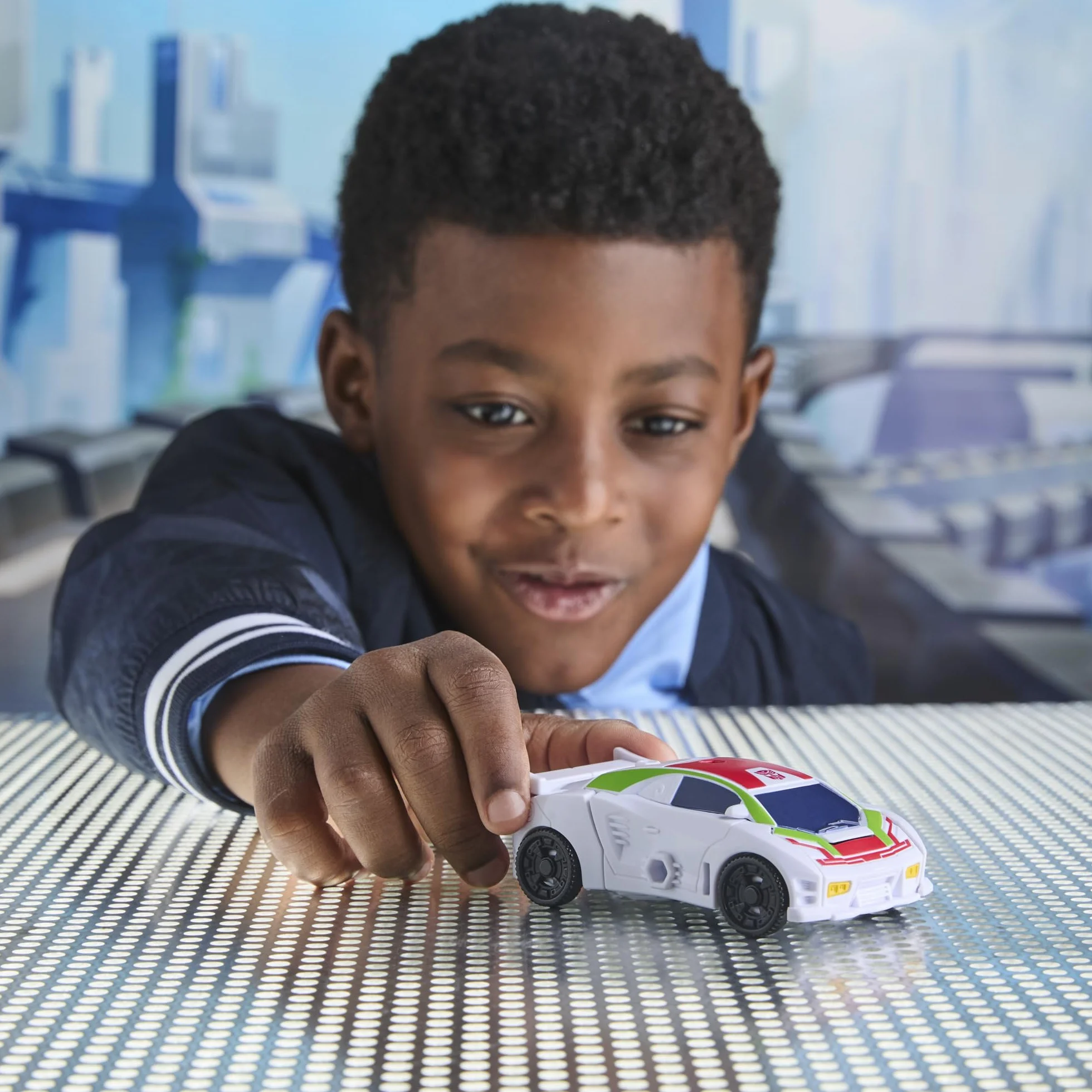 Transformers Hasbro Cyberworld, Wheeljack, Figura de Acción 2 en 1, Coche de Juguete para Niños y Niñas de 6 Años o Más, Color Blanco y Rojo, Diversión y Acción, Coleccionable, Idea Regalo