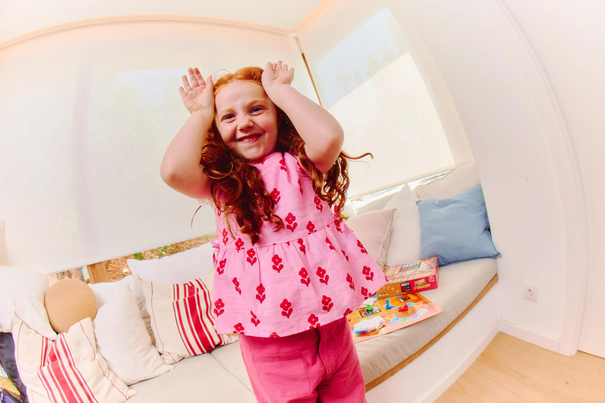 Party & Co. Junior - Juegos Infantiles para niños +8 Años, Juego de Mesa Multi-Prueba, Juego de Mesa por Equipos, Regalos niños 8 años