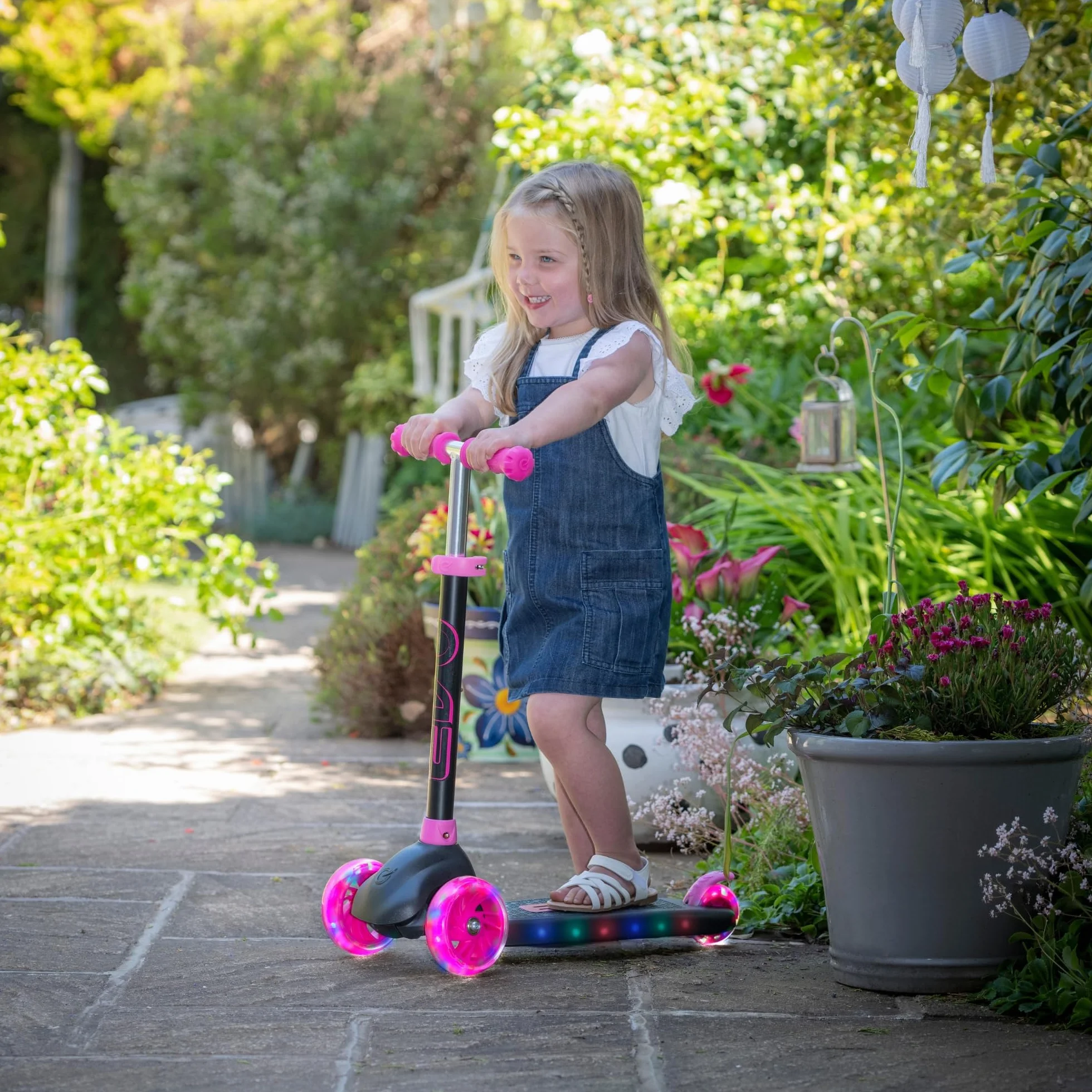 EVO Eclipse - Patinete iluminado de 3 ruedas | Patinete de empuje para niños con altura de mango ajustable | Scooter de altura de mango ajustable para niños y niñas | Patinete para niños de 3 a 12