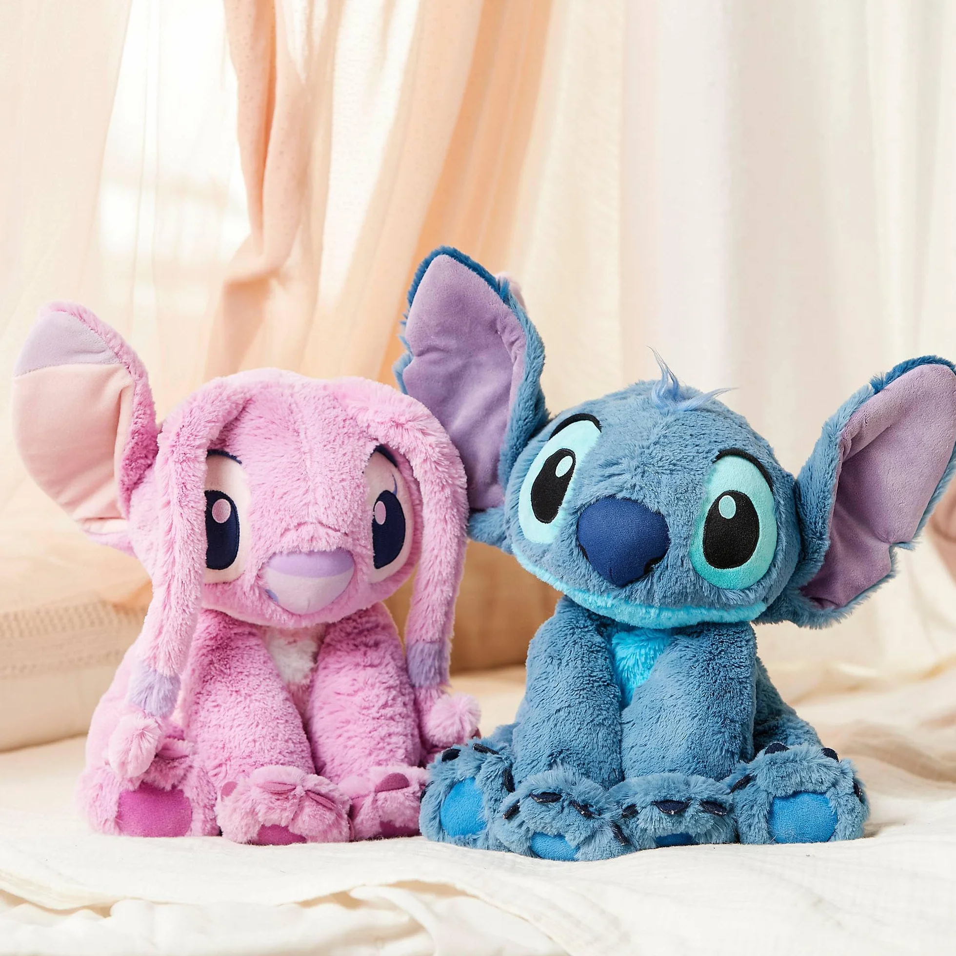 Disney Store Peluche Mediano Stitch 38 cm Textura Afelpada Detalles Bordados Orejas Flexibles
