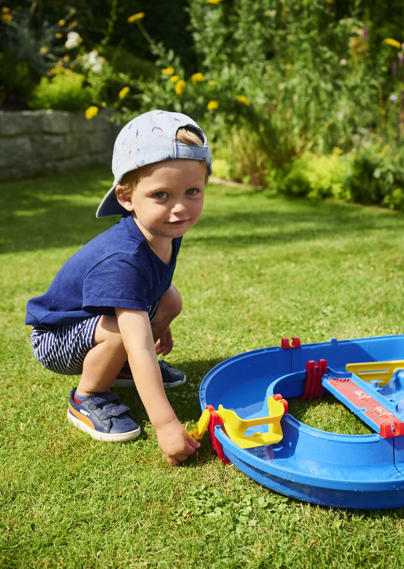 AquaPlay - 8700001501- Circuito de Juego acuático Start Set 21 Piezas - con Barco portacontenedores, vehículo Anfibio y Figura