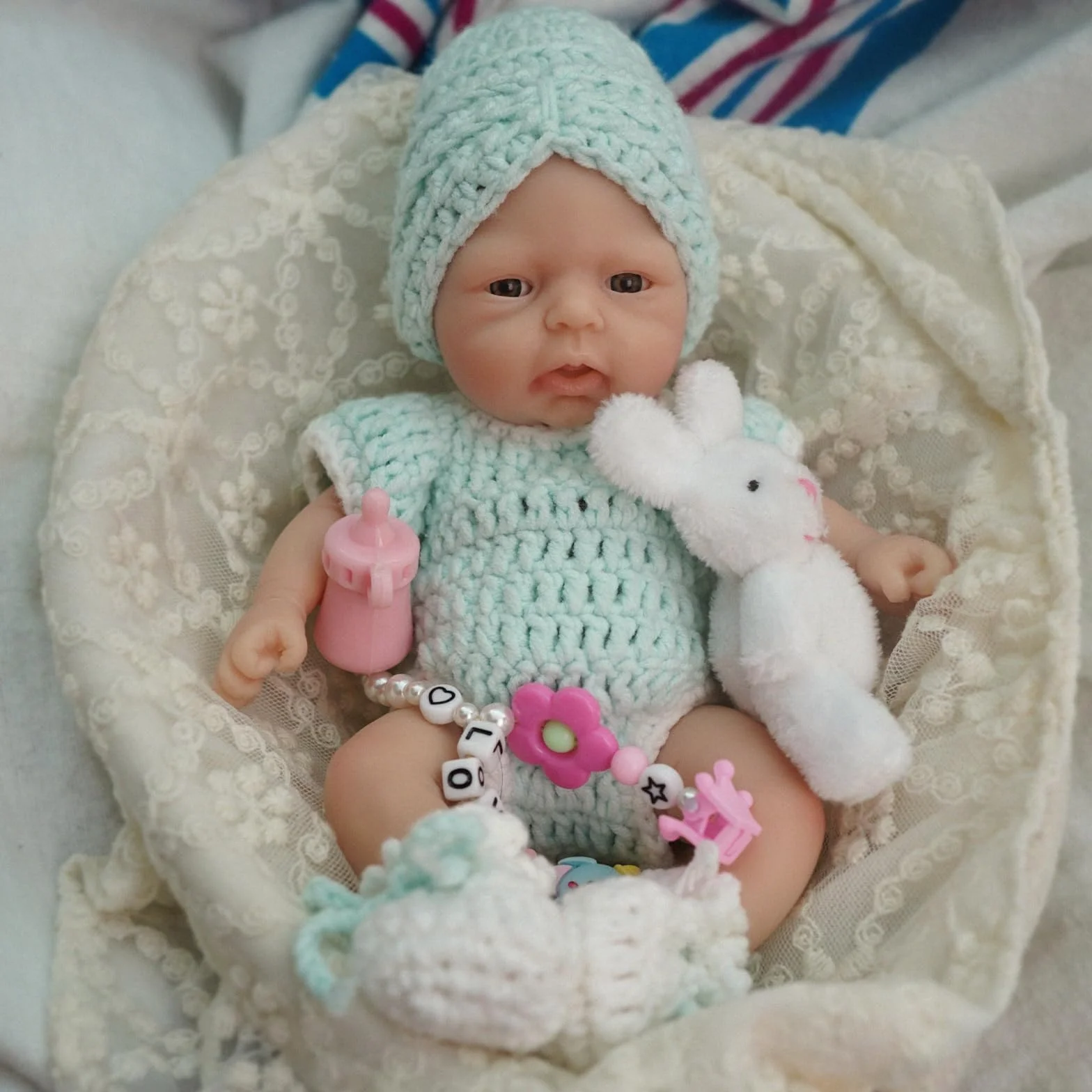 MYREBABY Muñeca de bebé Reborn de 7 pulgadas, muñeca de silicona para niña con margaritas, mini muñecas realistas de silicona para bebé recién nacido, alivio del estrés de cuerpo completo, 01