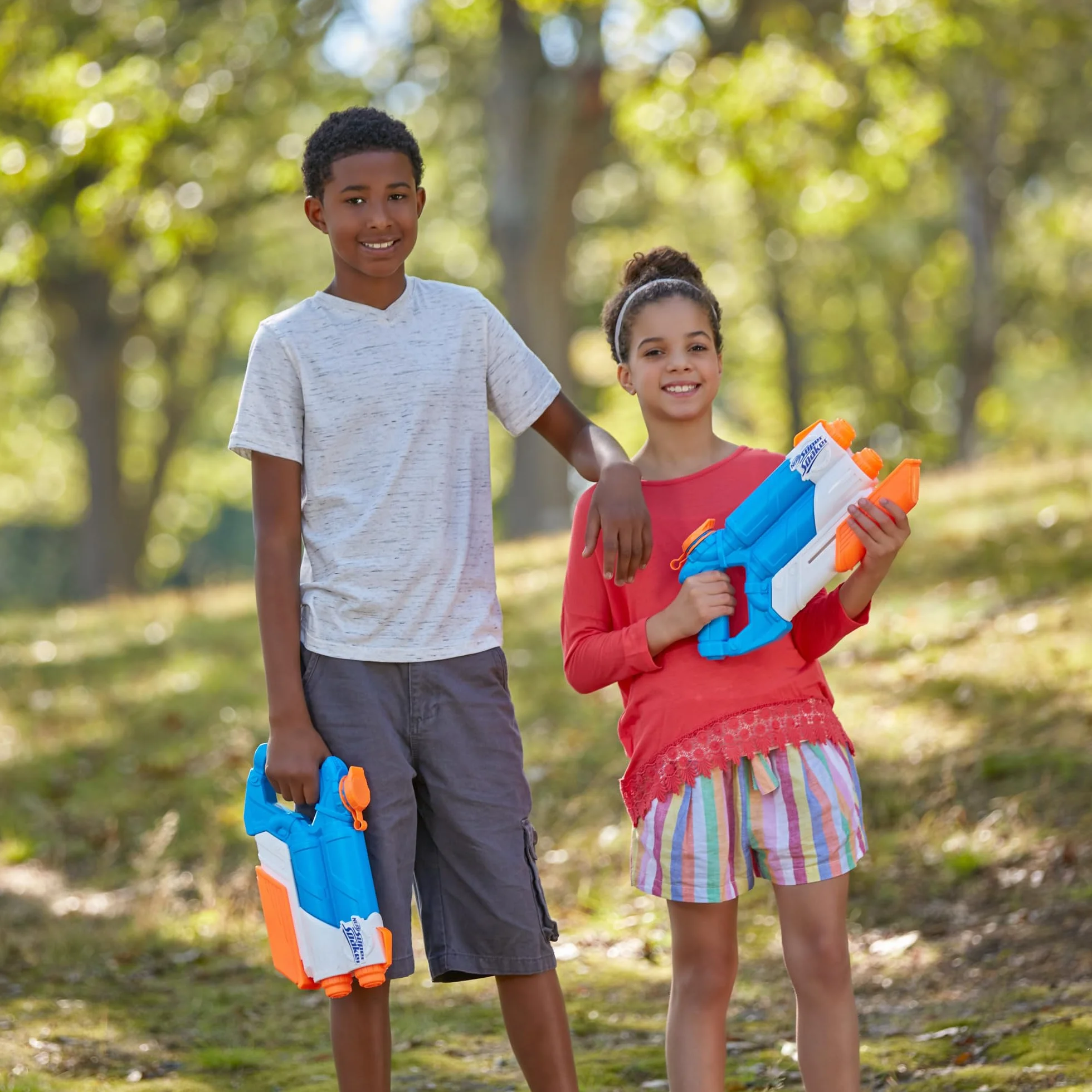 Nerf Super Soaker Twin Tide Lanzador de agua de bombeo 2 cañones Juguete agua al aire libre