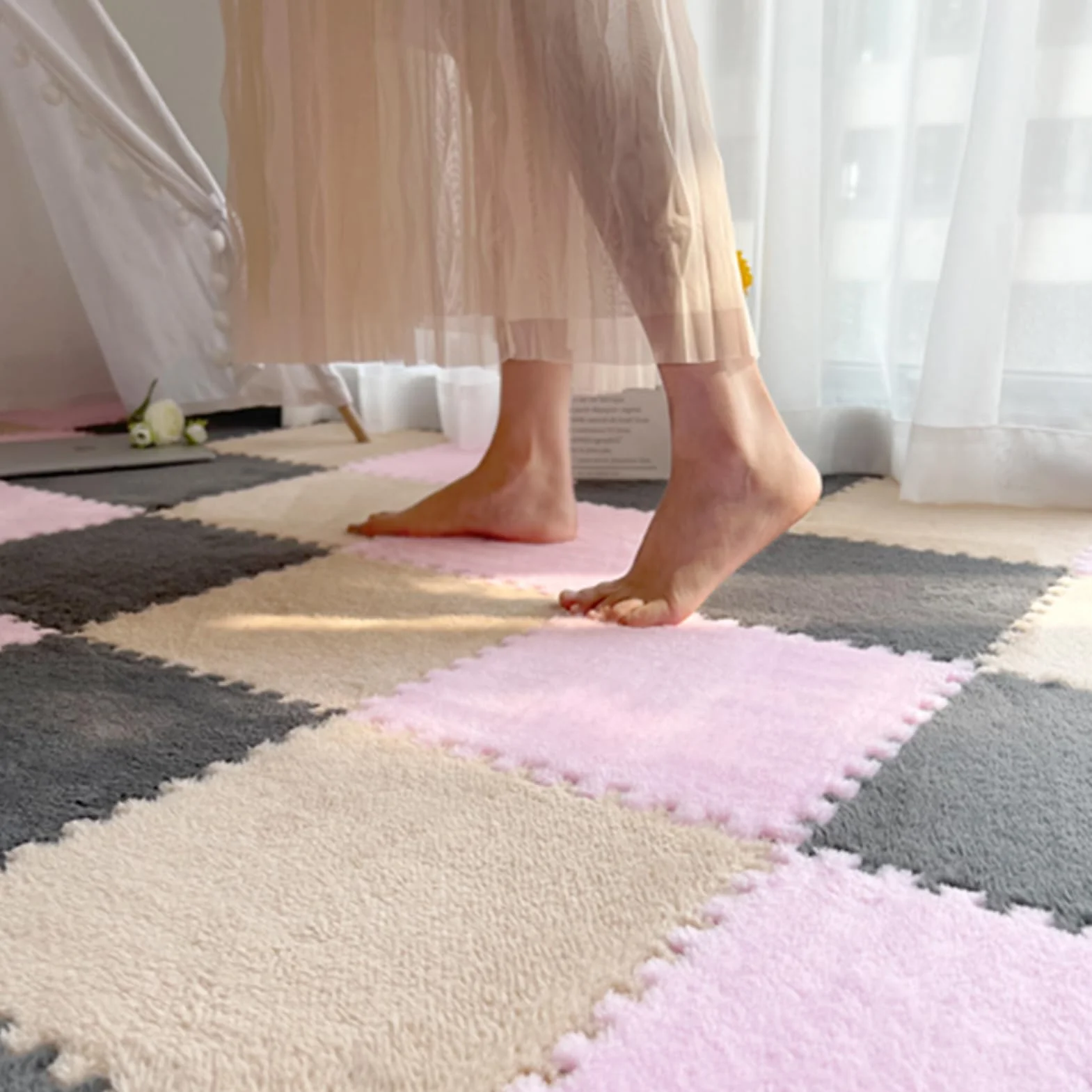 Tapete de juego de espuma entrelazada de felpa de 10 piezas, tapete de juego tipo rompecabezas de 30 x 30 cm, acolchado para ejercicio, yoga, sala de juegos y suelo de habitación (gris, marrón claro