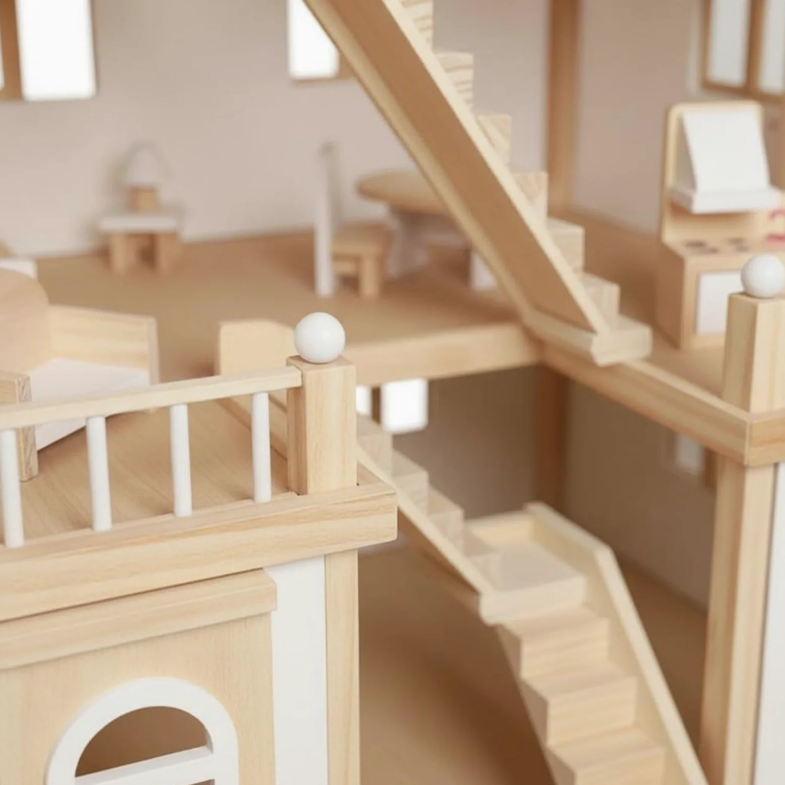 Casa de Muñecas de Madera Casa de Juego de Juguete Hogar en Miniatura Juego de rol Material de Madera con Detalles de Puertas y Techo Adecuada para Niños Educativa Hogar, Blanco
