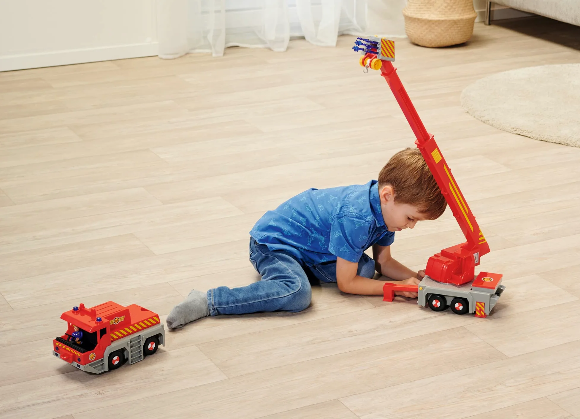 Simba 109252517 - Grúa de Juguete de Sam Bombero (50 cm) - Vehículo de Rescate 2 en 1 (Coche y grúa) para niños a Partir de 3 años, con cabrestante, Figura, luz y Sonido (Incluye Pilas)