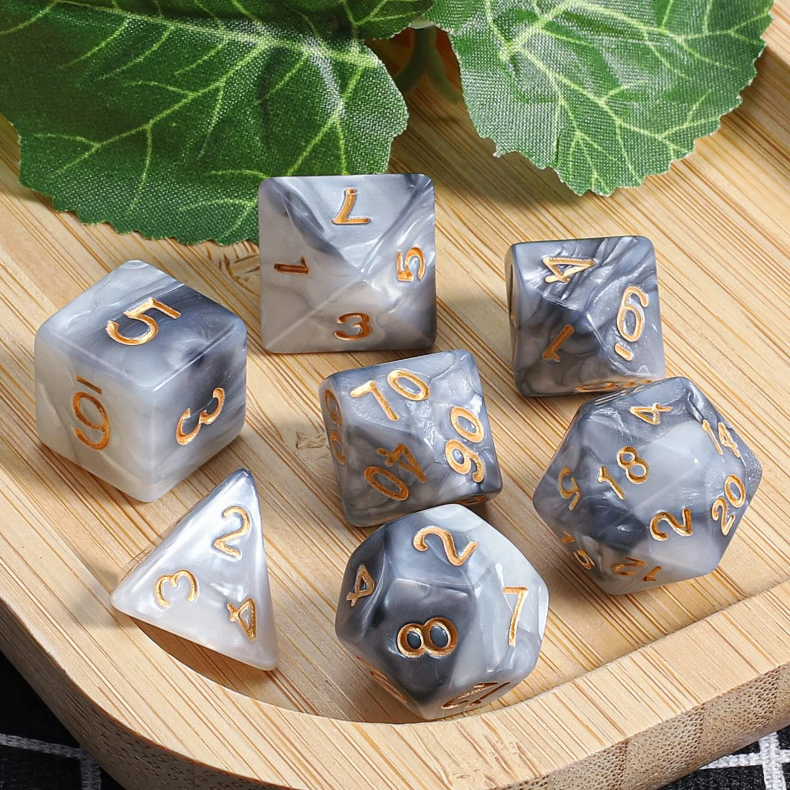 QMAY DND - Juego de dados poliédricos de 7 piezas para Dungeon and Dragons MTG RPG D&D D20, D12, D10, D%, D8, D6, D4 (gris mezclado blanco)