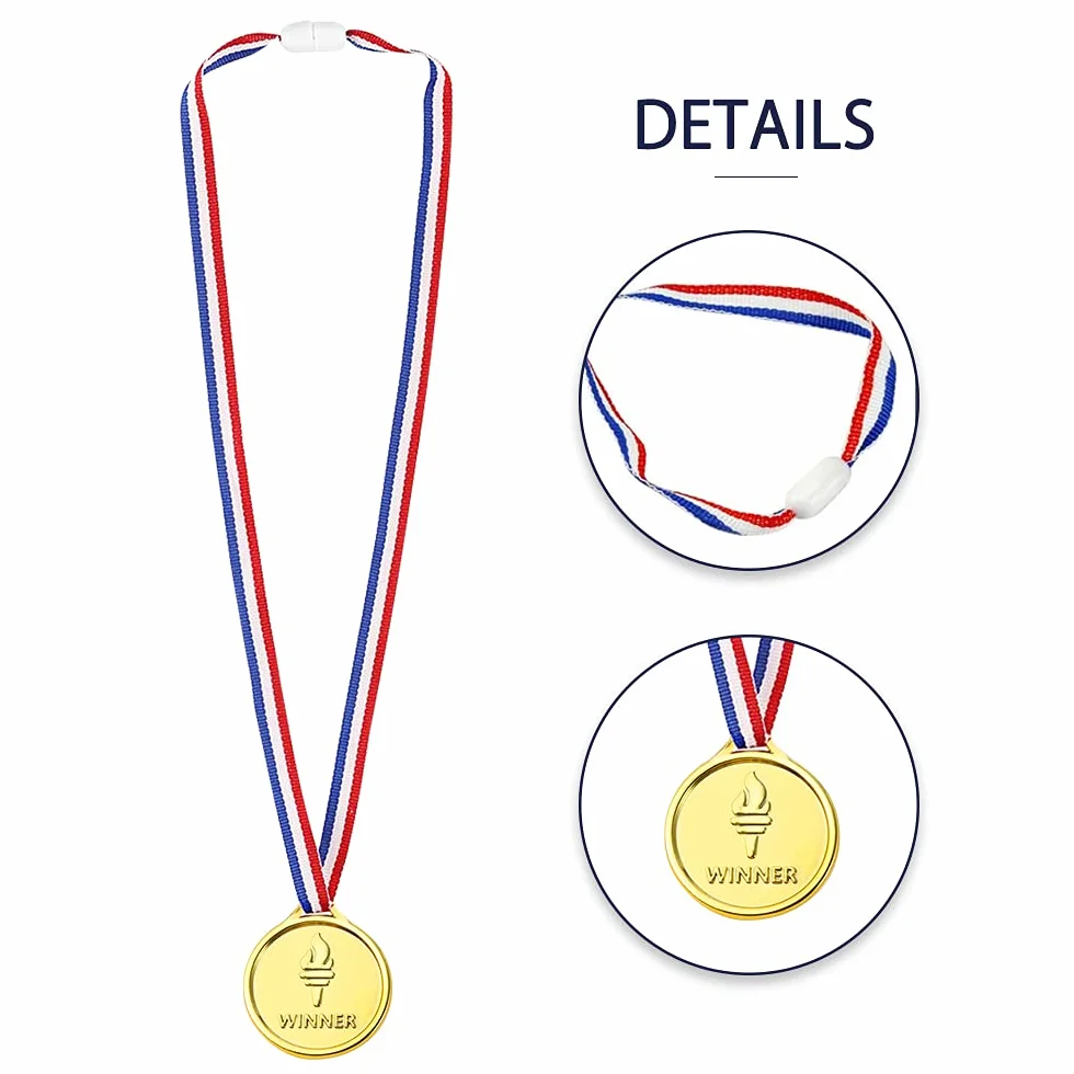 Pllieay 100 Piezas Medallas de Plastico Oro para Niños Fiesta Premio Competencia