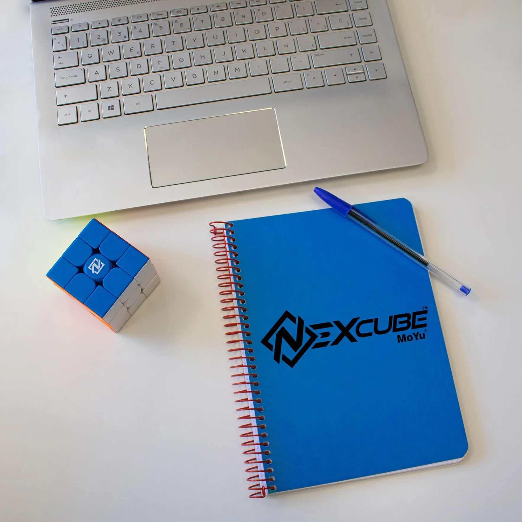 Nexcube 3x3 Clásico. El Cubo para Speedcubers. Máxima Velocidad. Sin Pegatinas. Con posicionamiento preciso y sistema de doble ajuste, multicolor