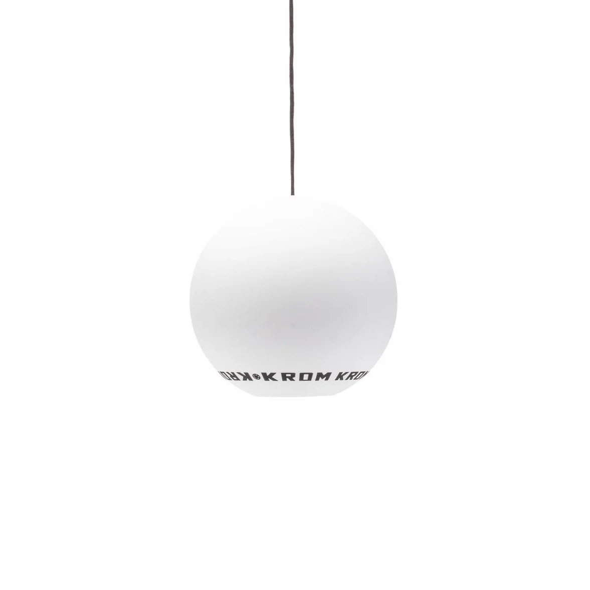 KROM Kendama POP Rubber Blanco – de madera de haya certificada – Madera de alta calidad – Para principiantes y profesionales – Pack : cuerda de repuesto + pegatinas
