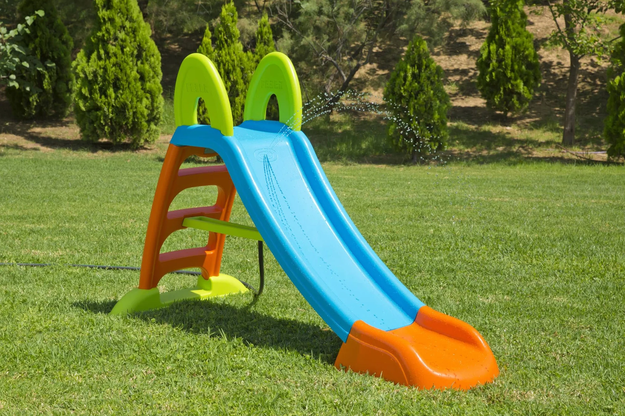 FEBER - Tobogán Slide Plus con Agua con hueco para la poner la manguera,escaleras antideslizantes,multicolor, de resistencia y fácil montaje, para niños de 2 y 7 años, FAMOSA(800009001)Versión previa