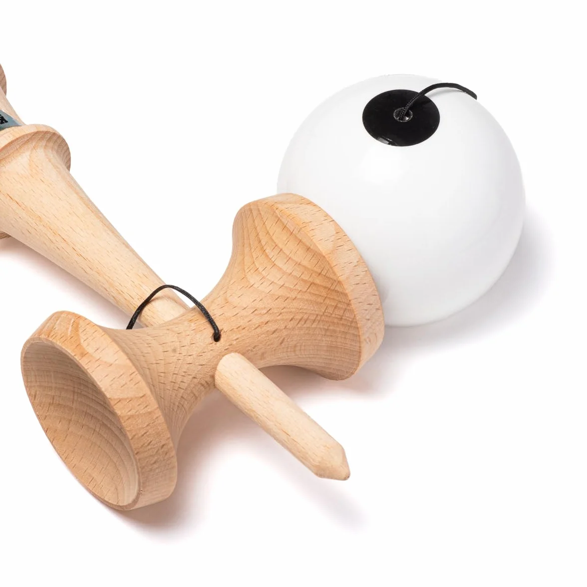 KROM Kendama POP LOL Blanco – de madera de haya certificada – Madera de alta calidad – Para principiantes y profesionales – Pack : cuerda de repuesto + pegatinas