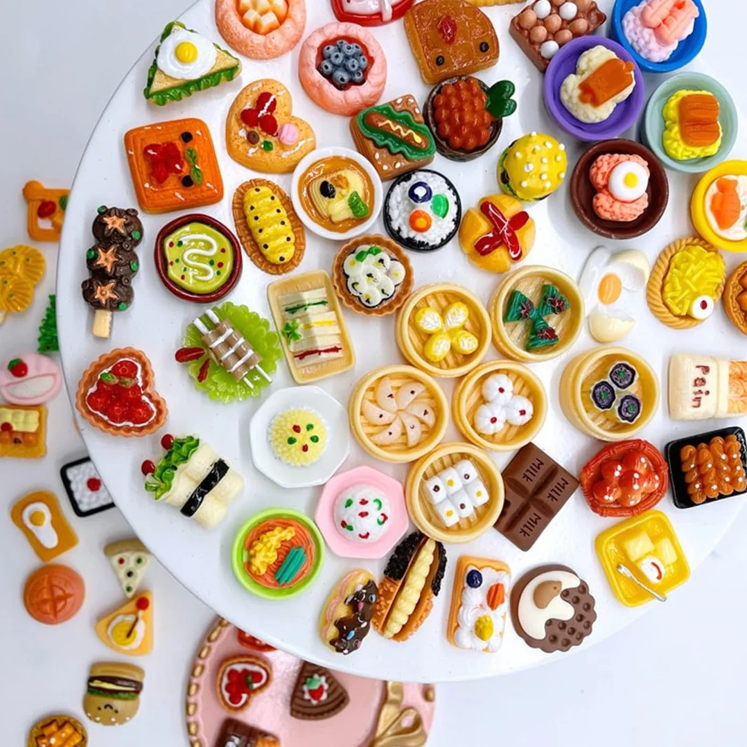 50 Piezas Comida y Bebida Miniatura, Accesorios para Casa de Muñecas, Set de Alimentos Miniatura, Mini Cocina, Accesorios para Muñecas Pequeñas, Vajilla de Juguete, Estilos Aleatorios
