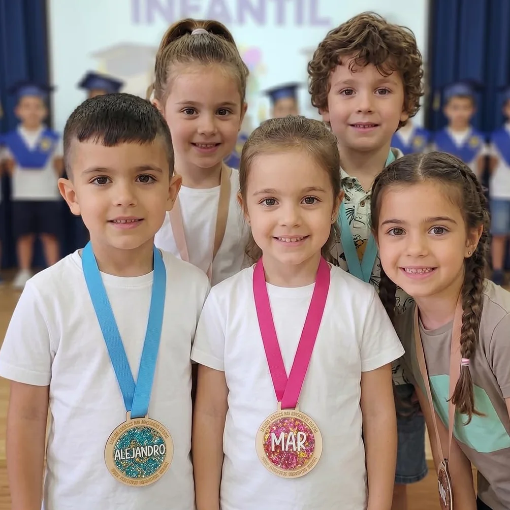 Pack Medallas Personalizada de Madera Natural y Metacrilato con Nombre, Regalo Original para Fin de Curso y Graduación