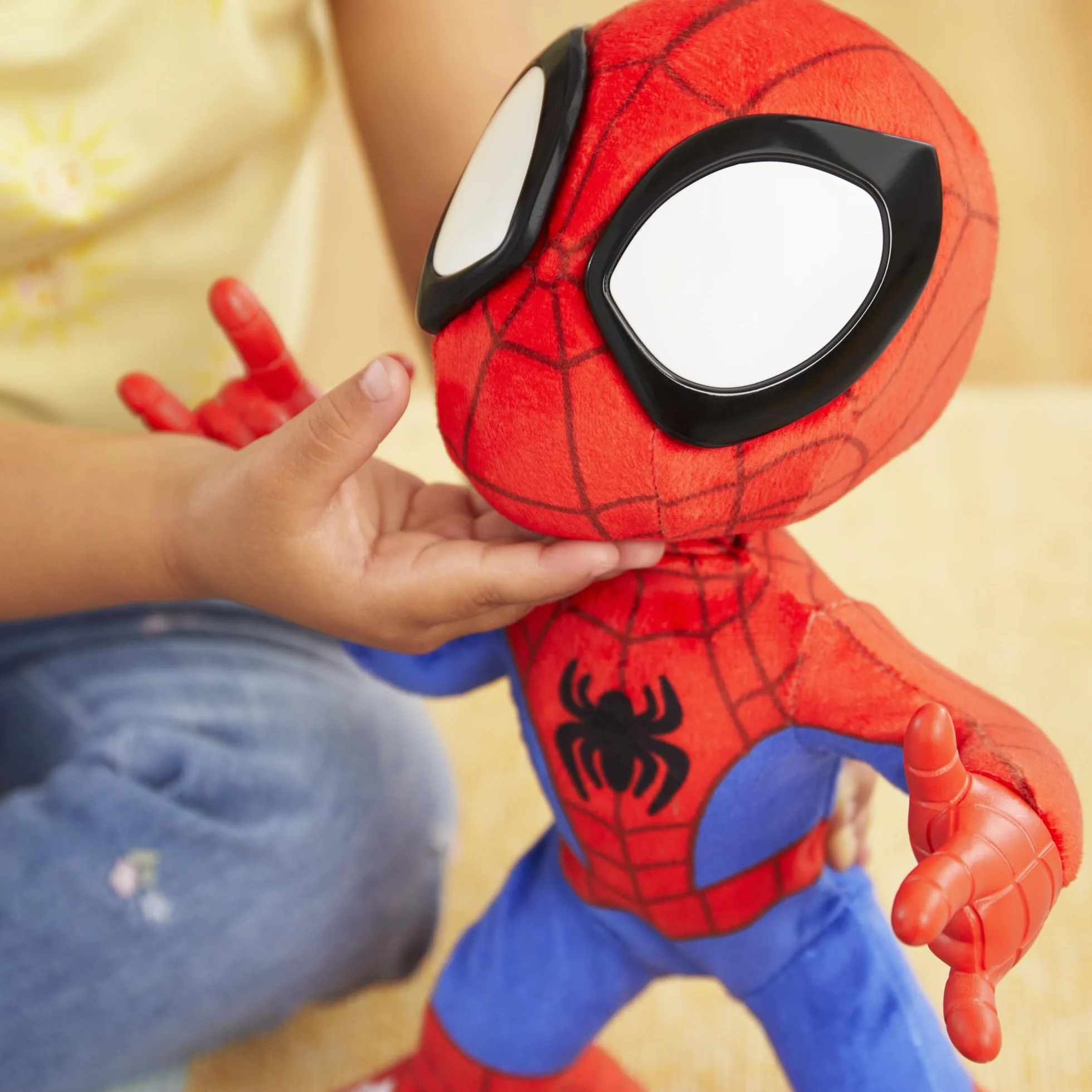Spidey and His Amazing Friends Marvel Spidey Baila y Gatea - Muñeco de Peluche Interactivo - Juguete de Superhéroe Versión en español - Spider-Man con Reproducción de Sonido