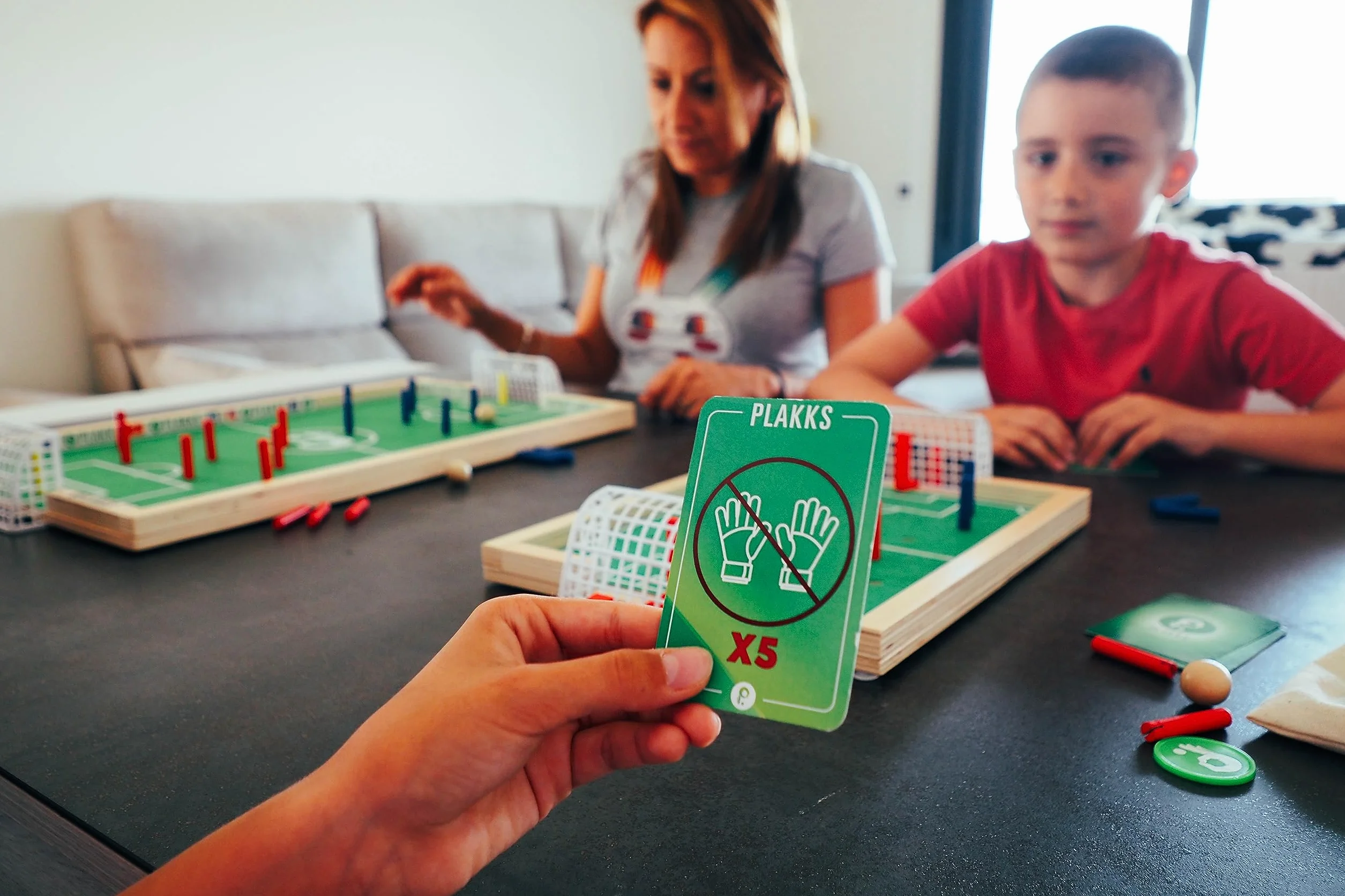 Mini PLAKKS | Juego de Futbol Niños | Futbolín de Madera para Partidas Rápidas y Estrategias Únicas | Regalo Niño | Muy Divertido y Entretenido | Portable de Viaje | De 5 a 99 Años | 2 a 4 Jugadores